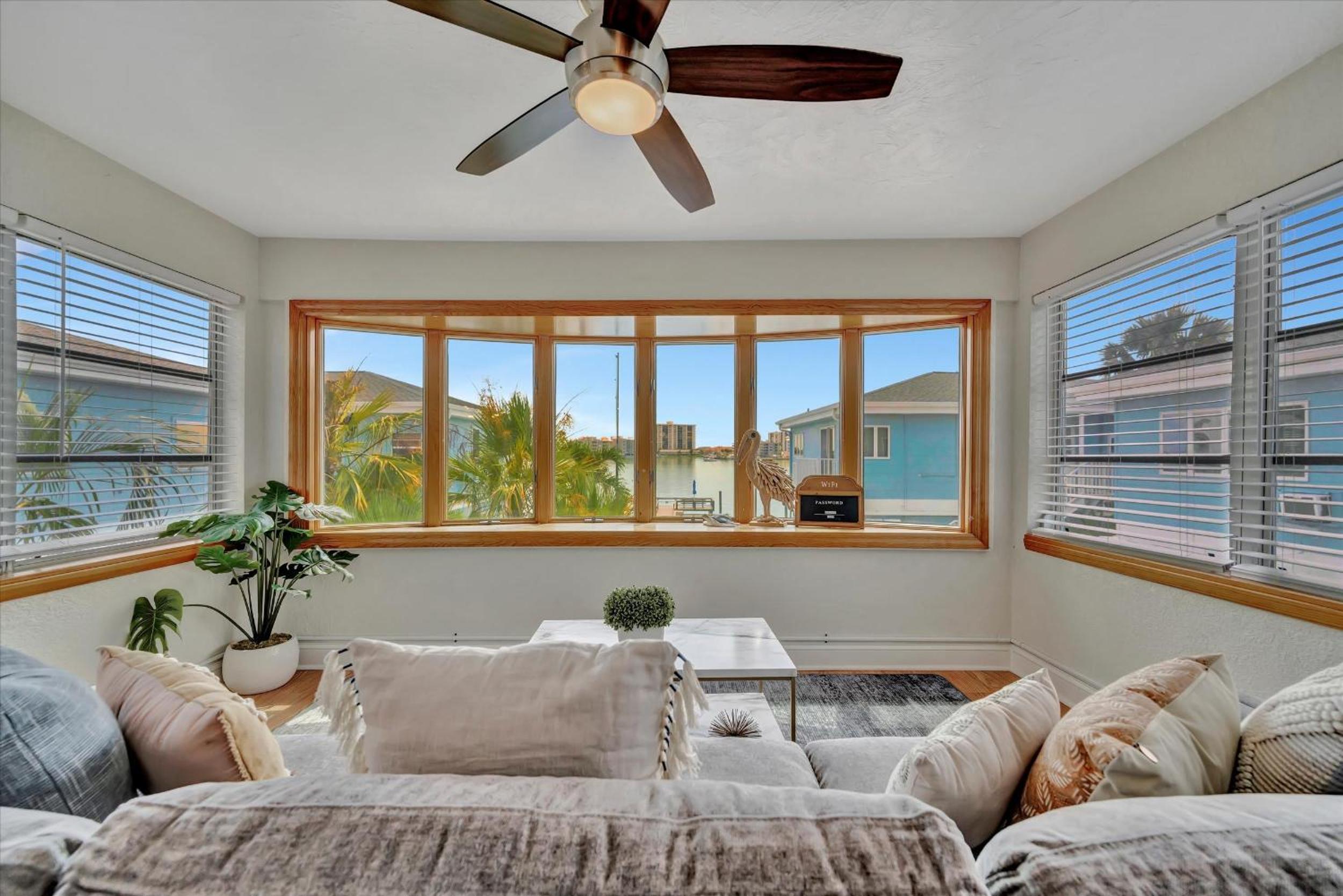 Watch the dolphins Waterview 2-bed Heated pool