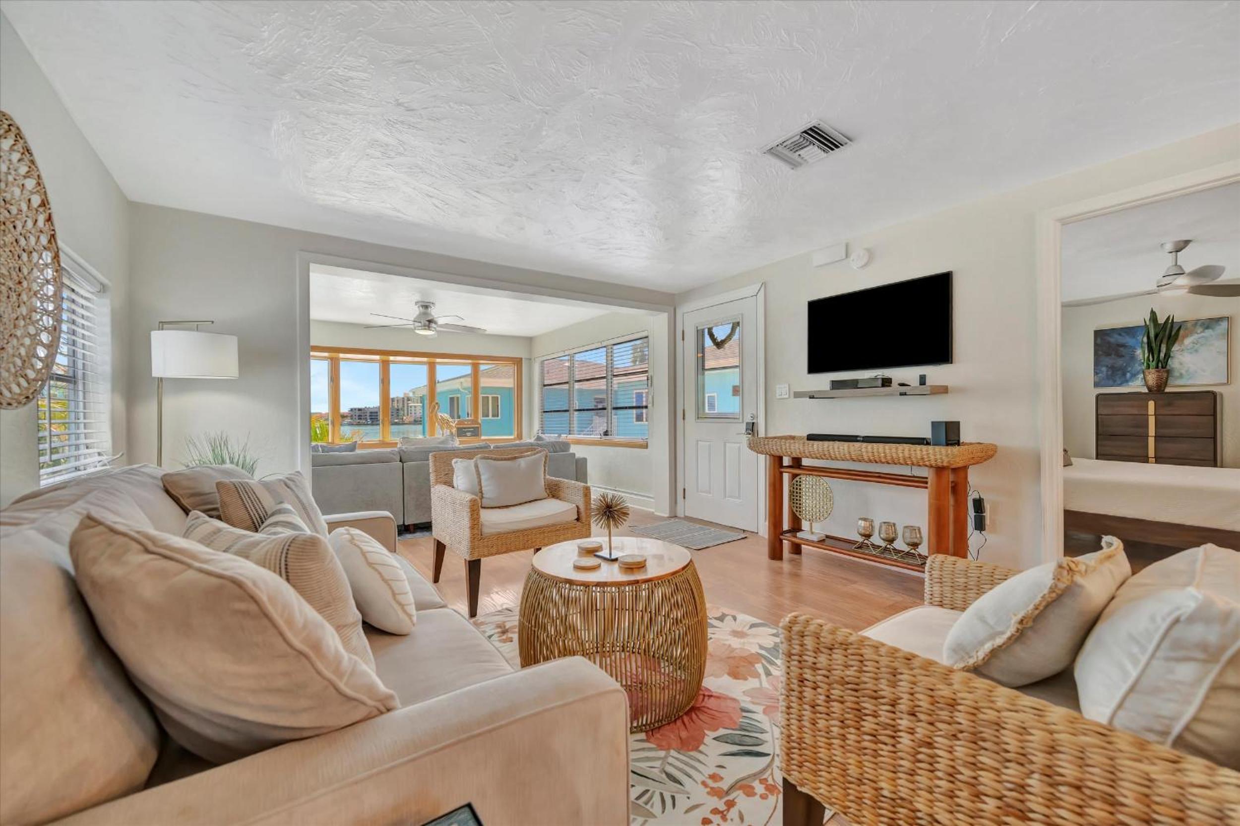 Watch the dolphins Waterview 2-bed Heated pool