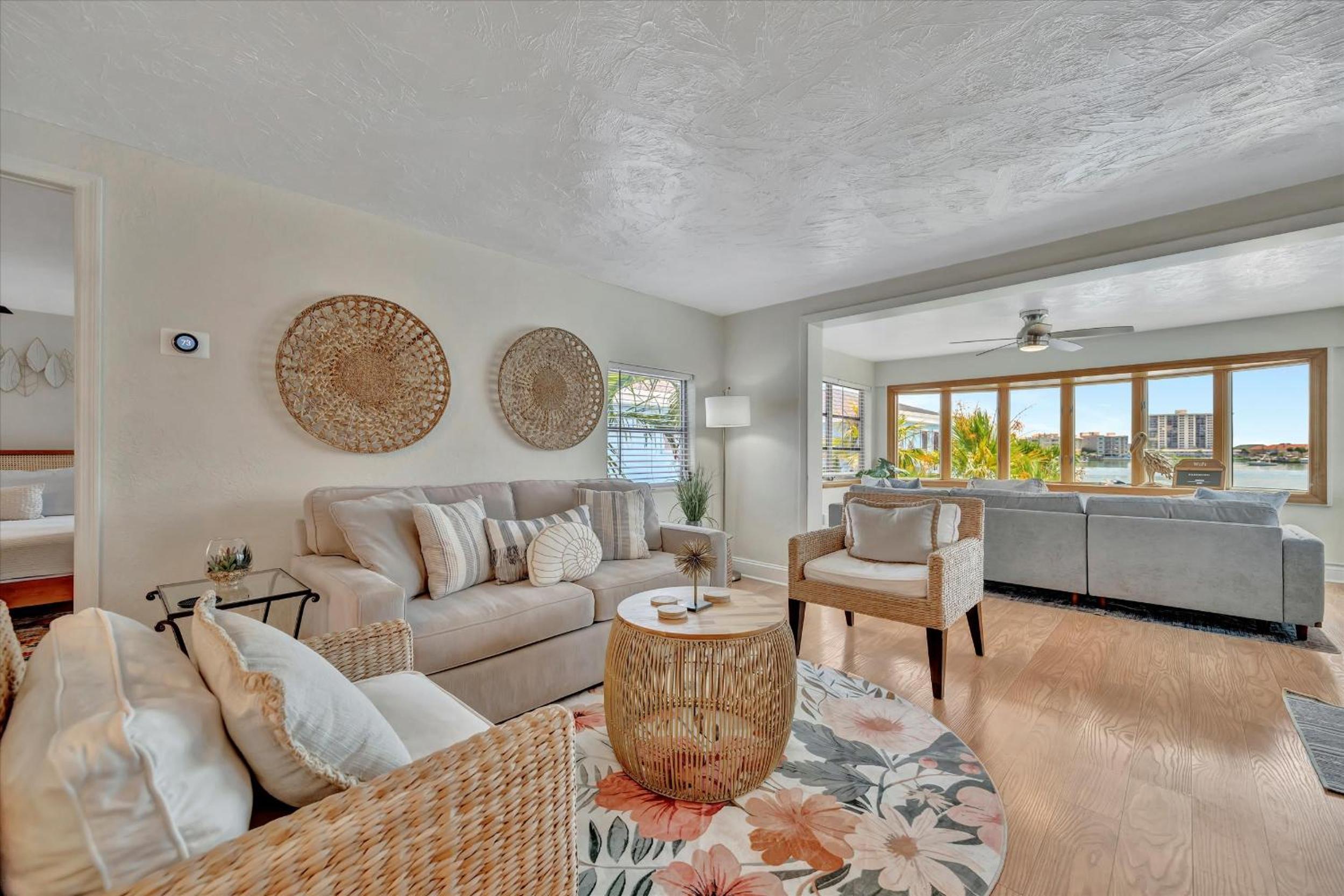 Watch the dolphins Waterview 2-bed Heated pool