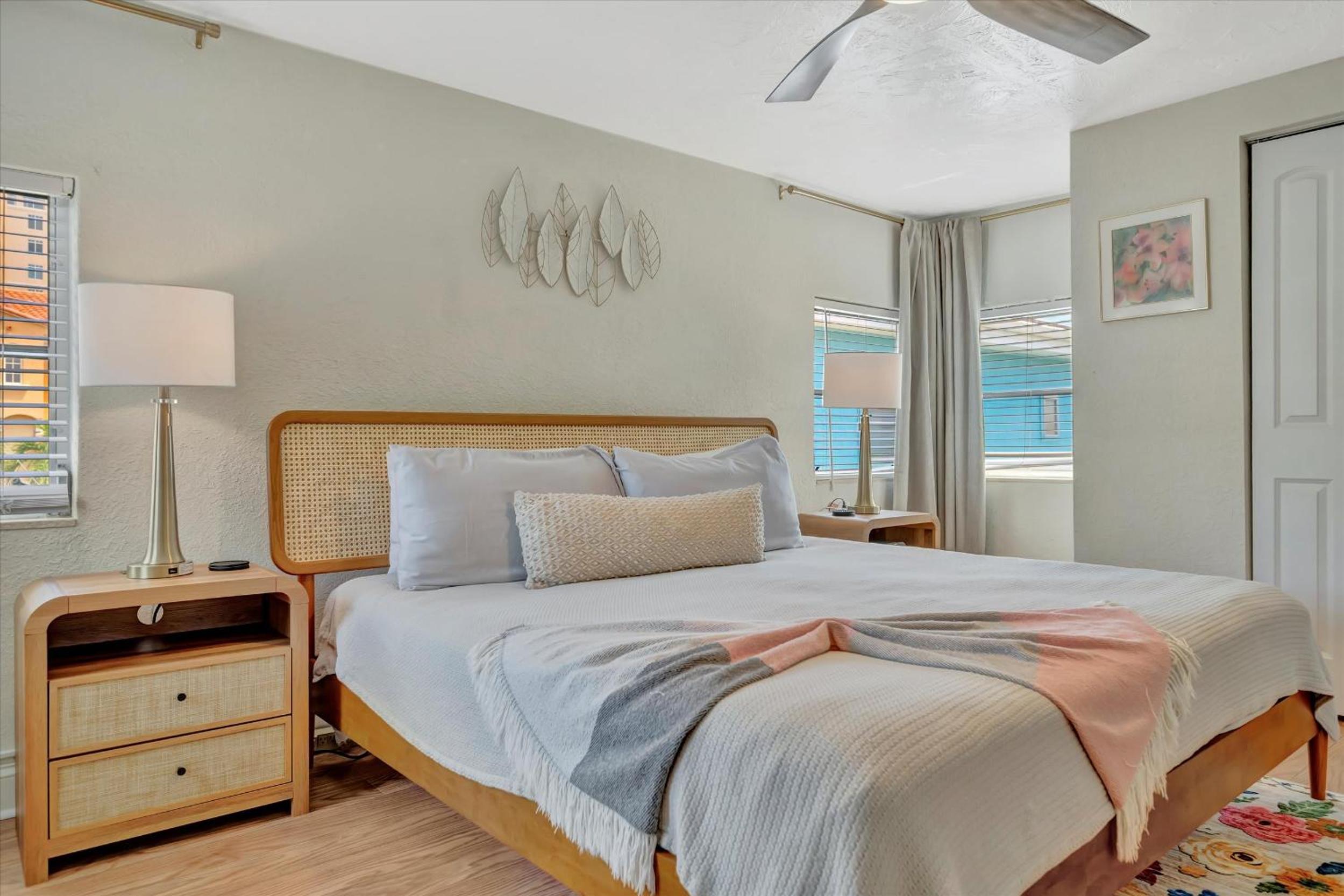 Watch the dolphins Waterview 2-bed Heated pool