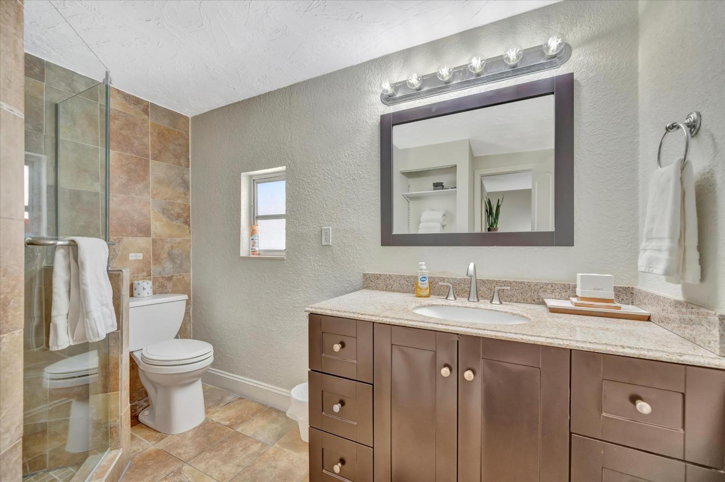 Watch the dolphins Waterview 2-bed Heated pool