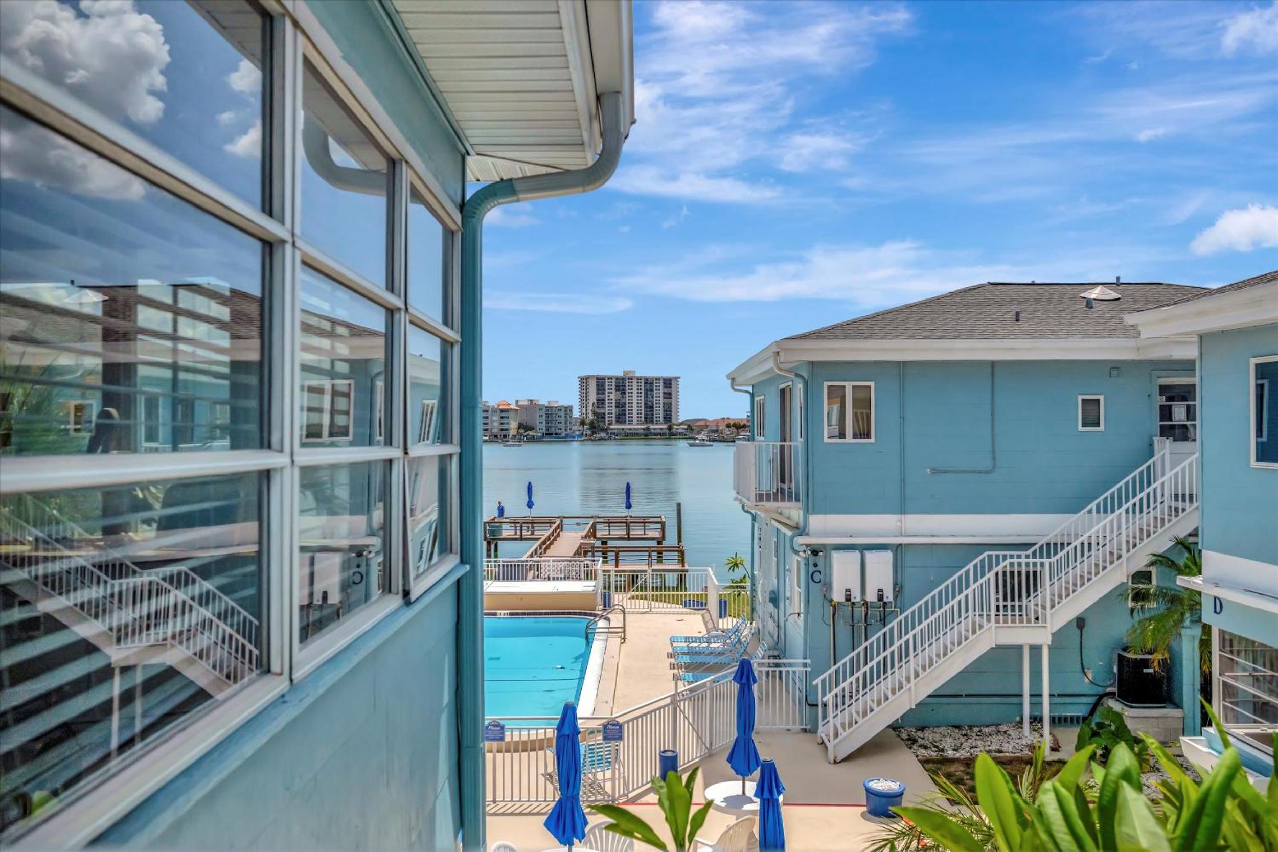Watch the dolphins Waterview 2-bed Heated pool