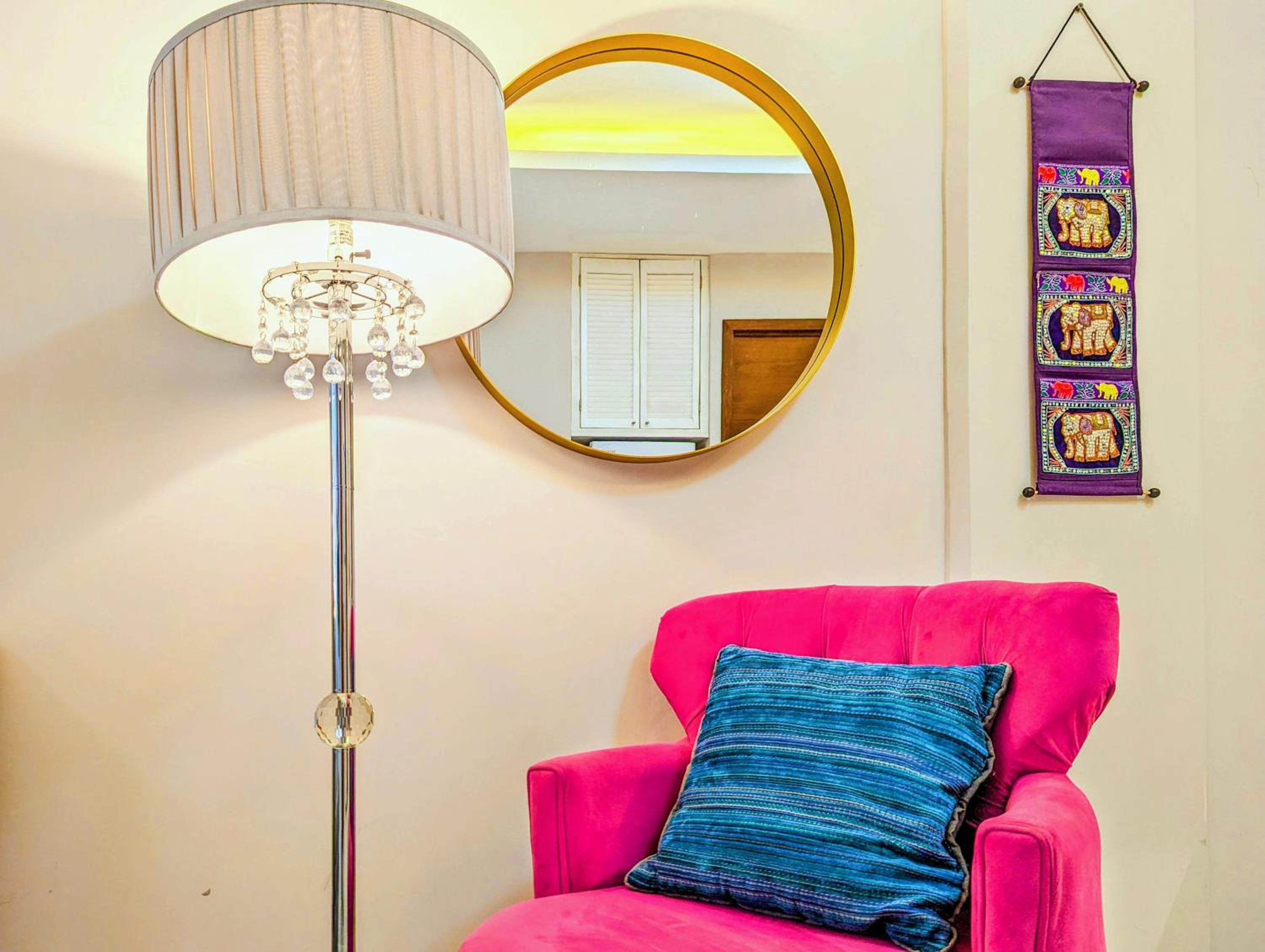 Romantic Escape 1 Bedroom 500m from Beach King Bed Pool Gym Fast WiFi 204