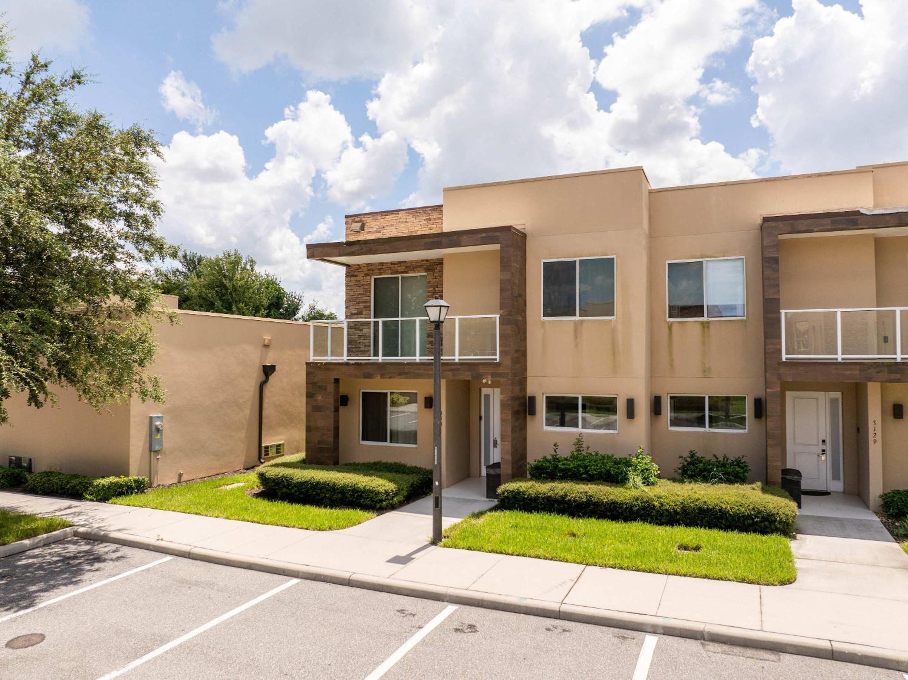Modern Magic Village Home for 12 with Grill 3131