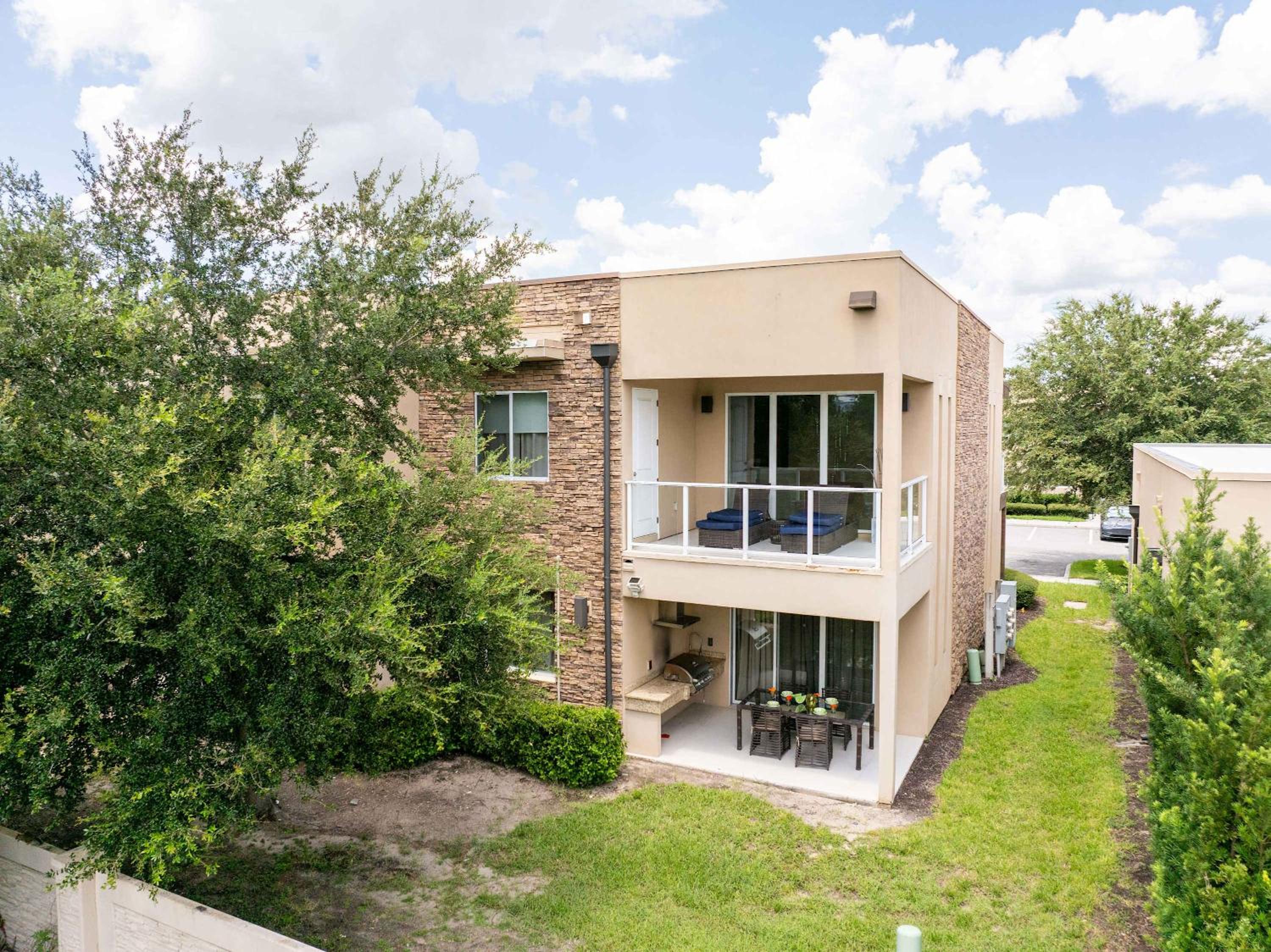 Modern Magic Village Home for 12 with Grill 3131