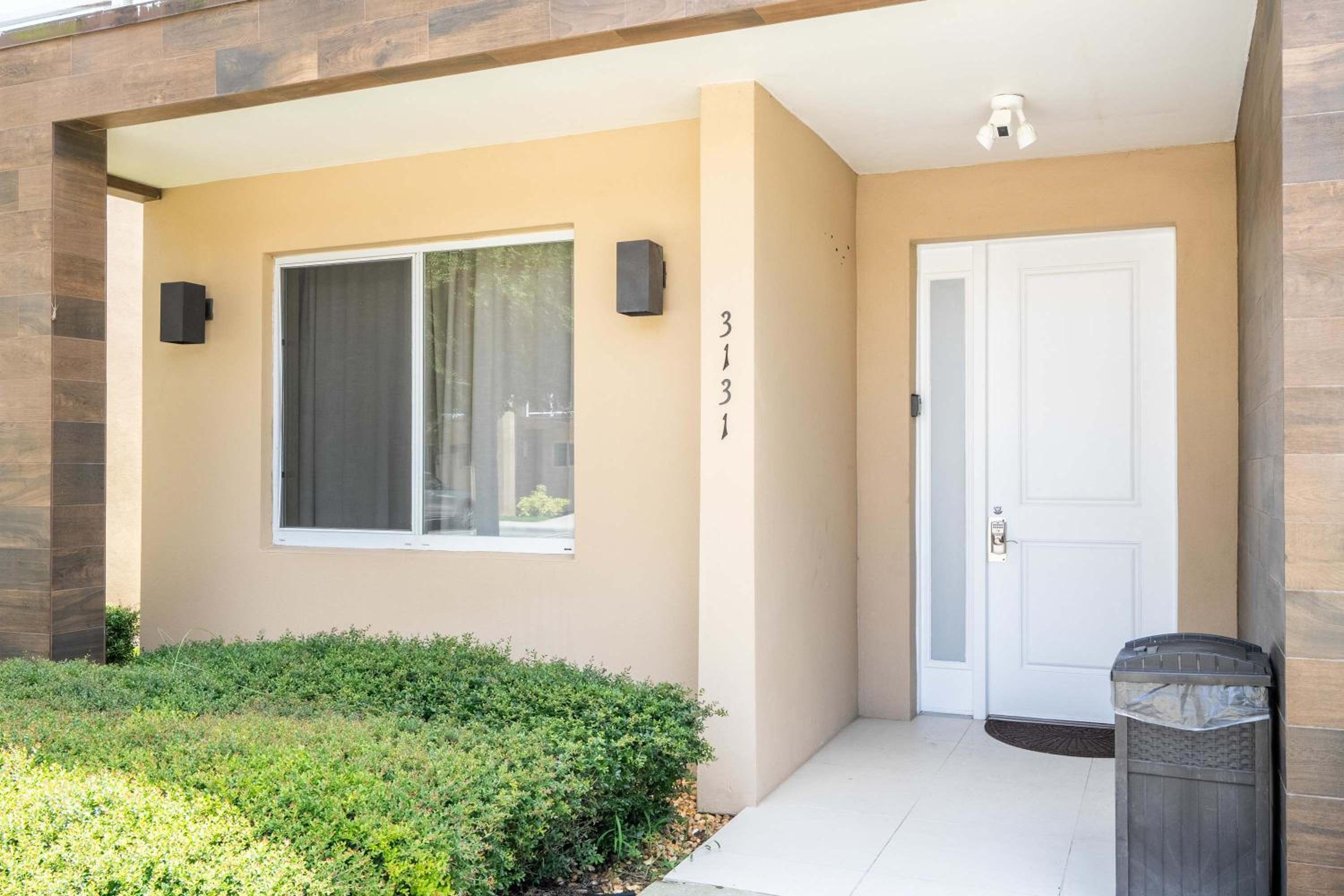 Modern Magic Village Home for 12 with Grill 3131