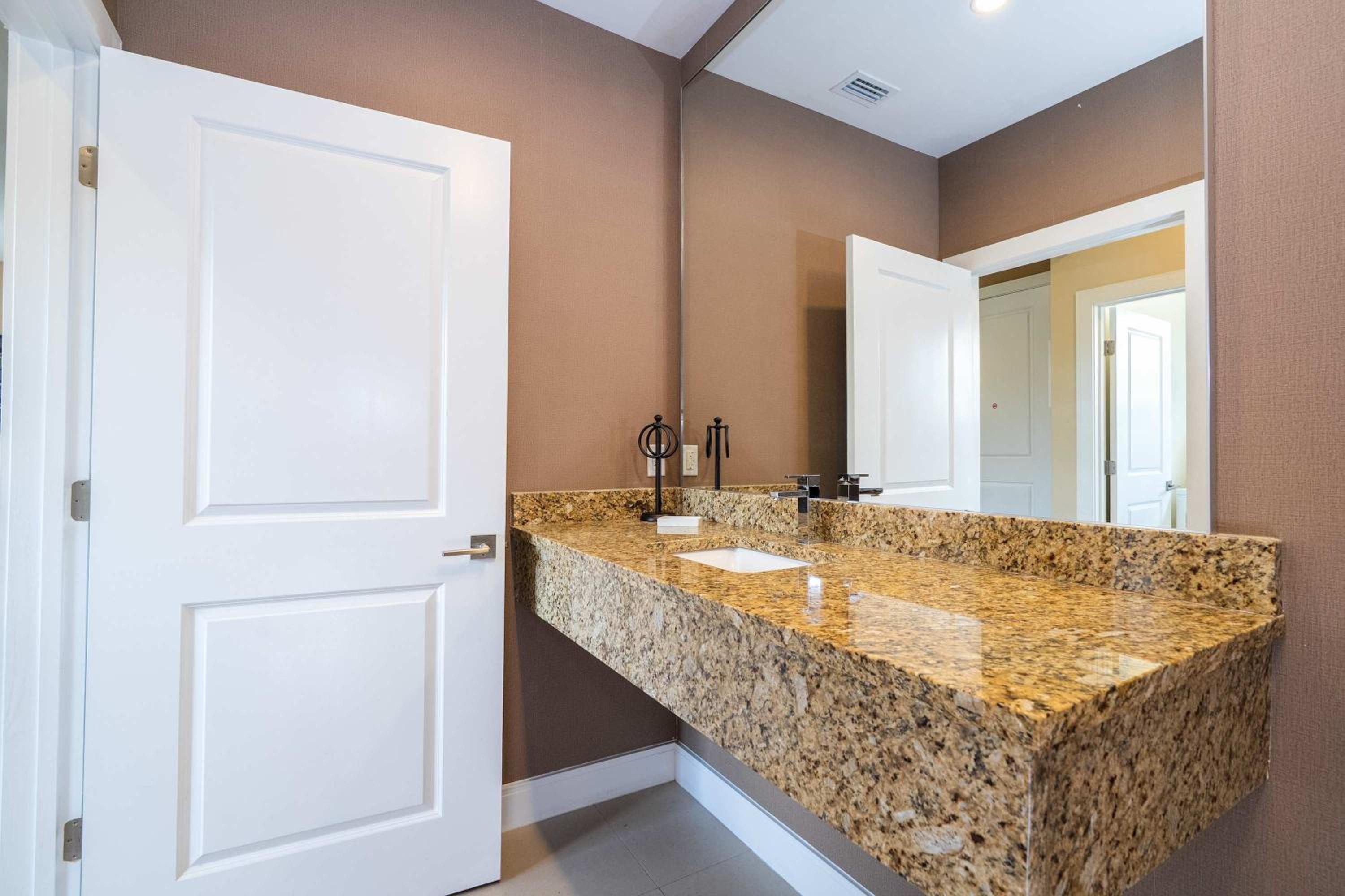 Modern Magic Village Home for 12 with Grill 3131
