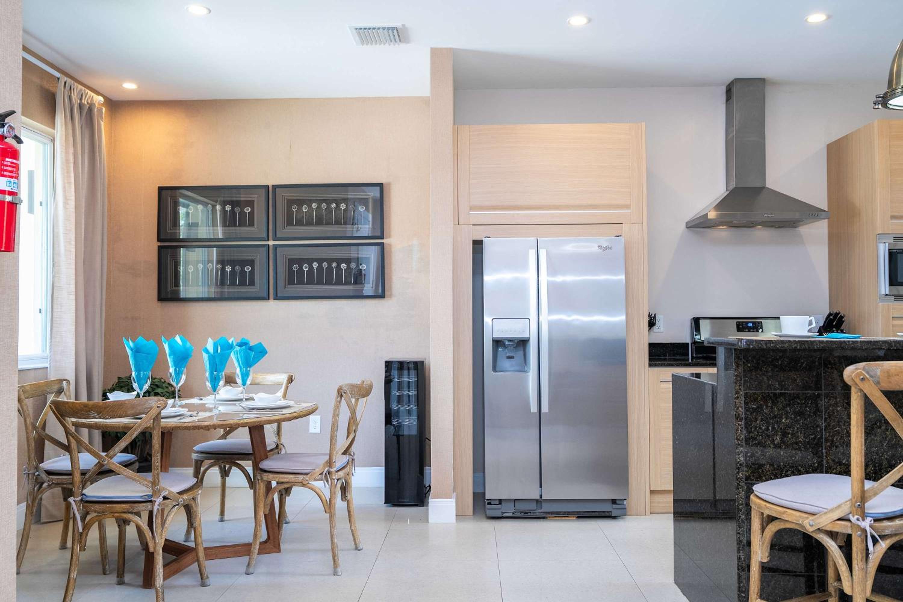 Modern Magic Village Home for 12 with Grill 3131
