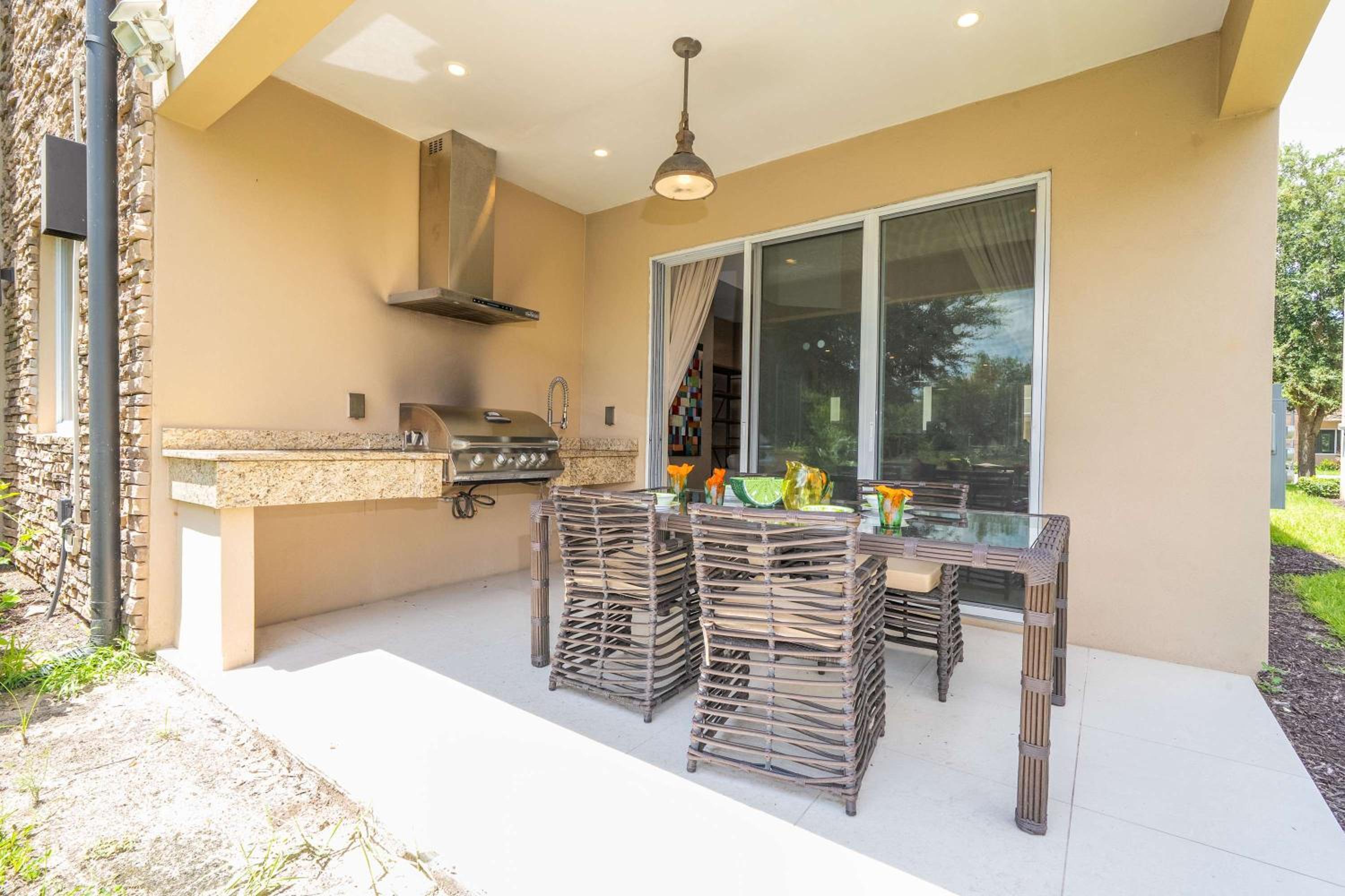 Modern Magic Village Home for 12 with Grill 3131