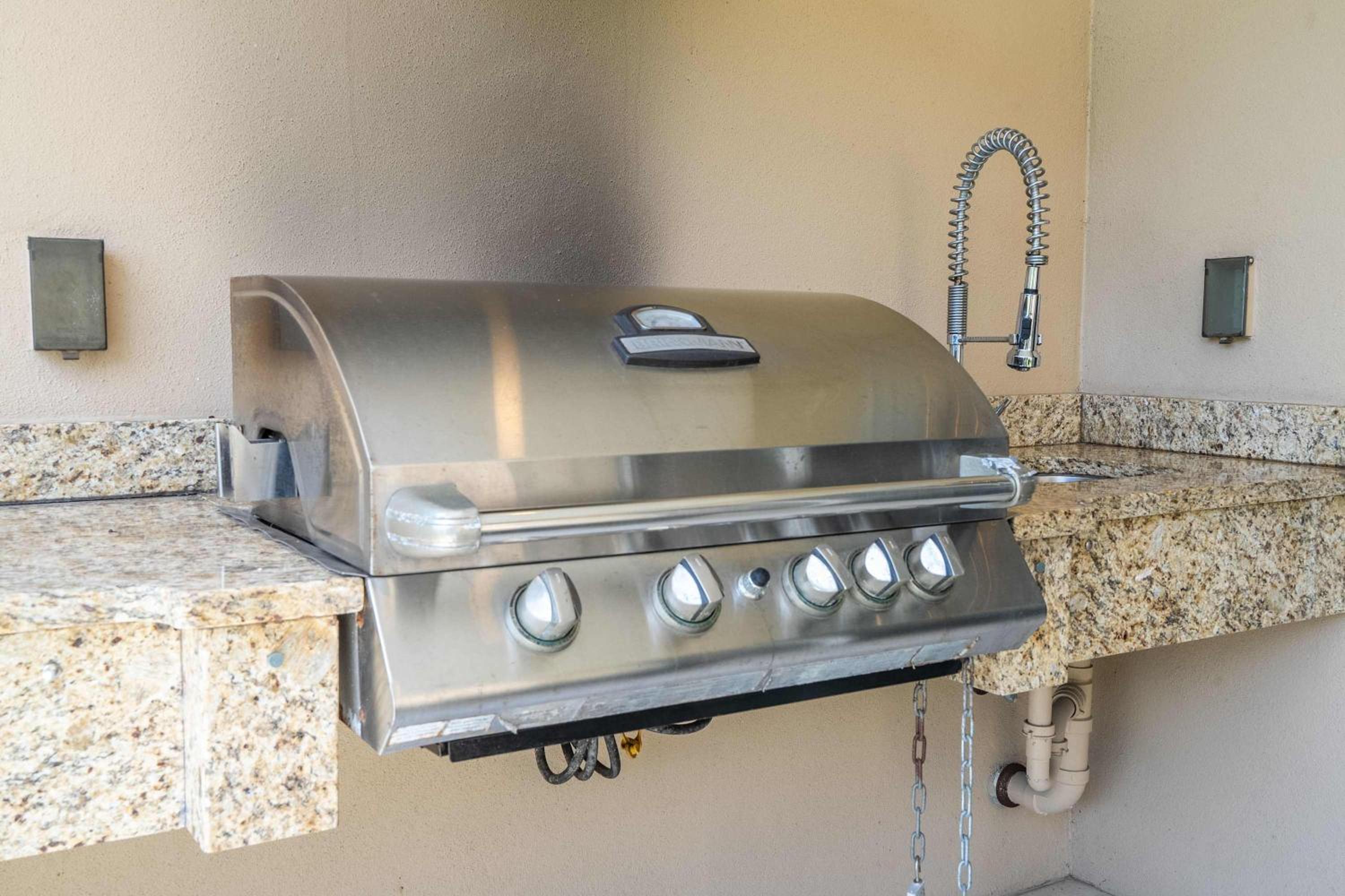 Modern Magic Village Home for 12 with Grill 3131