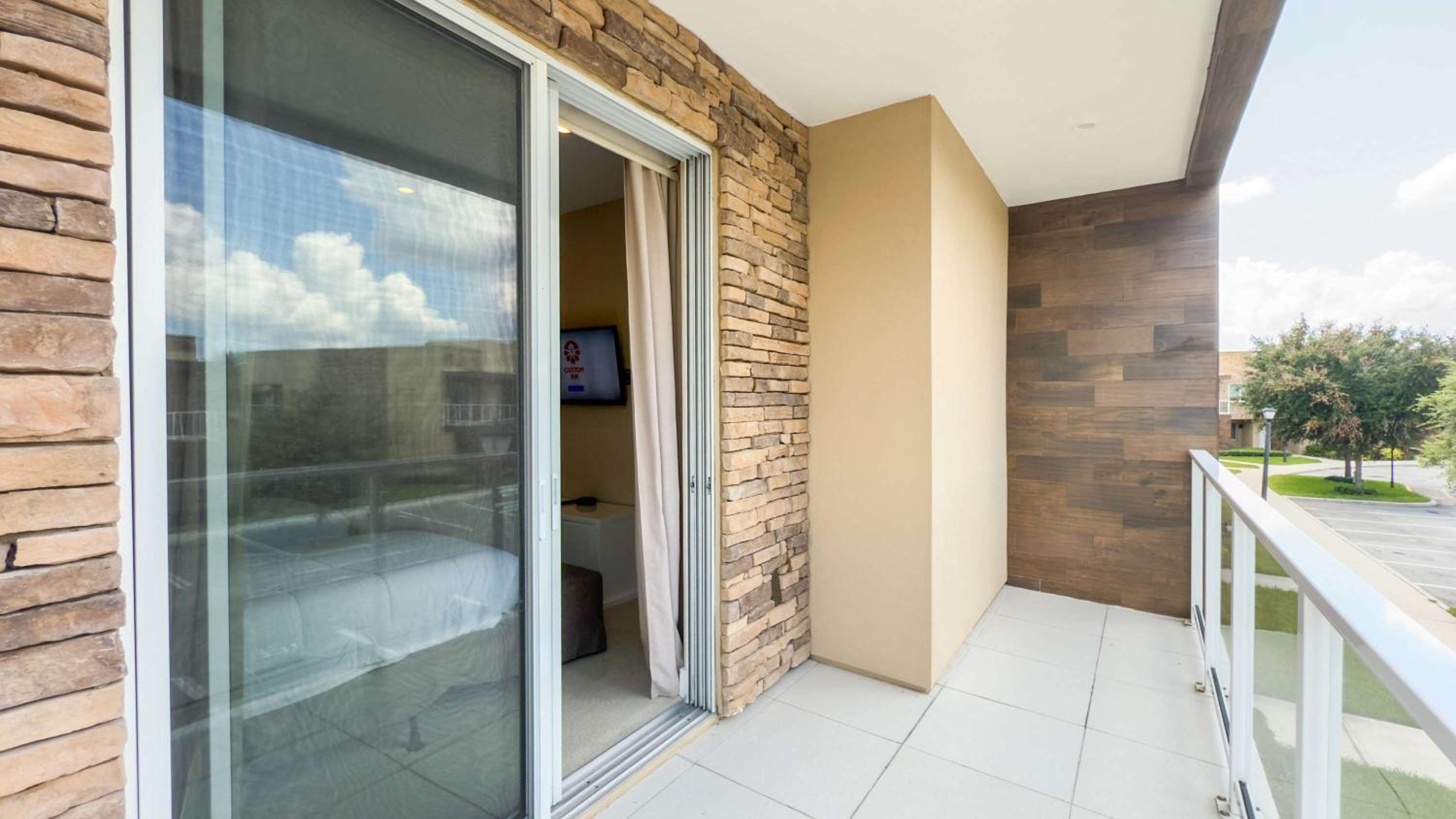Modern Magic Village Home for 12 with Grill 3131