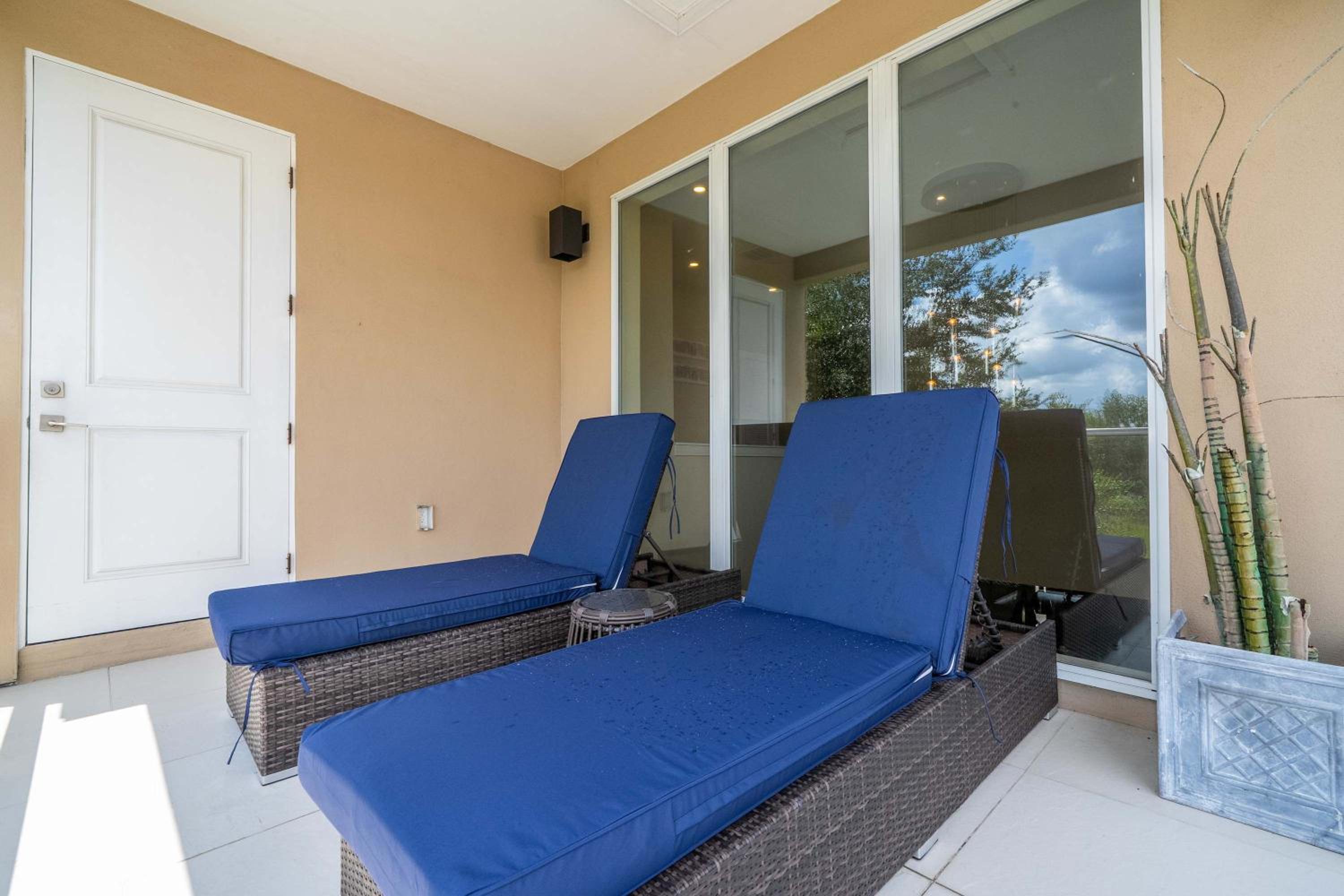 Modern Magic Village Home for 12 with Grill 3131