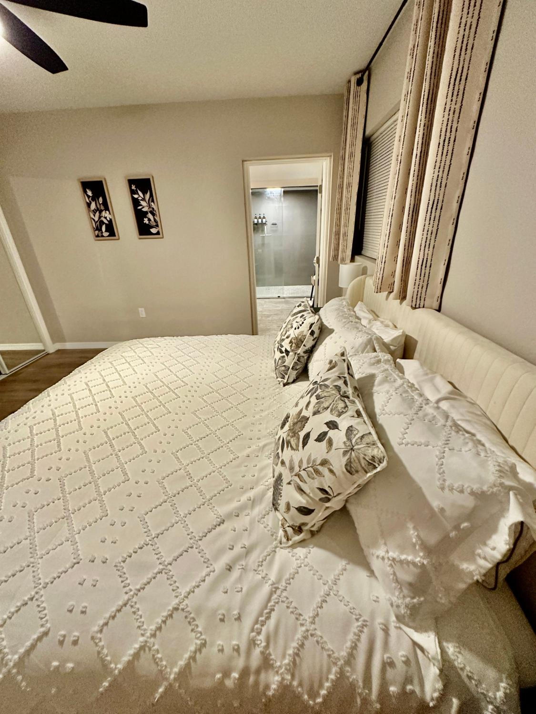 Siesta Beach Getaway - Minutes to Beach, Shops, Dining