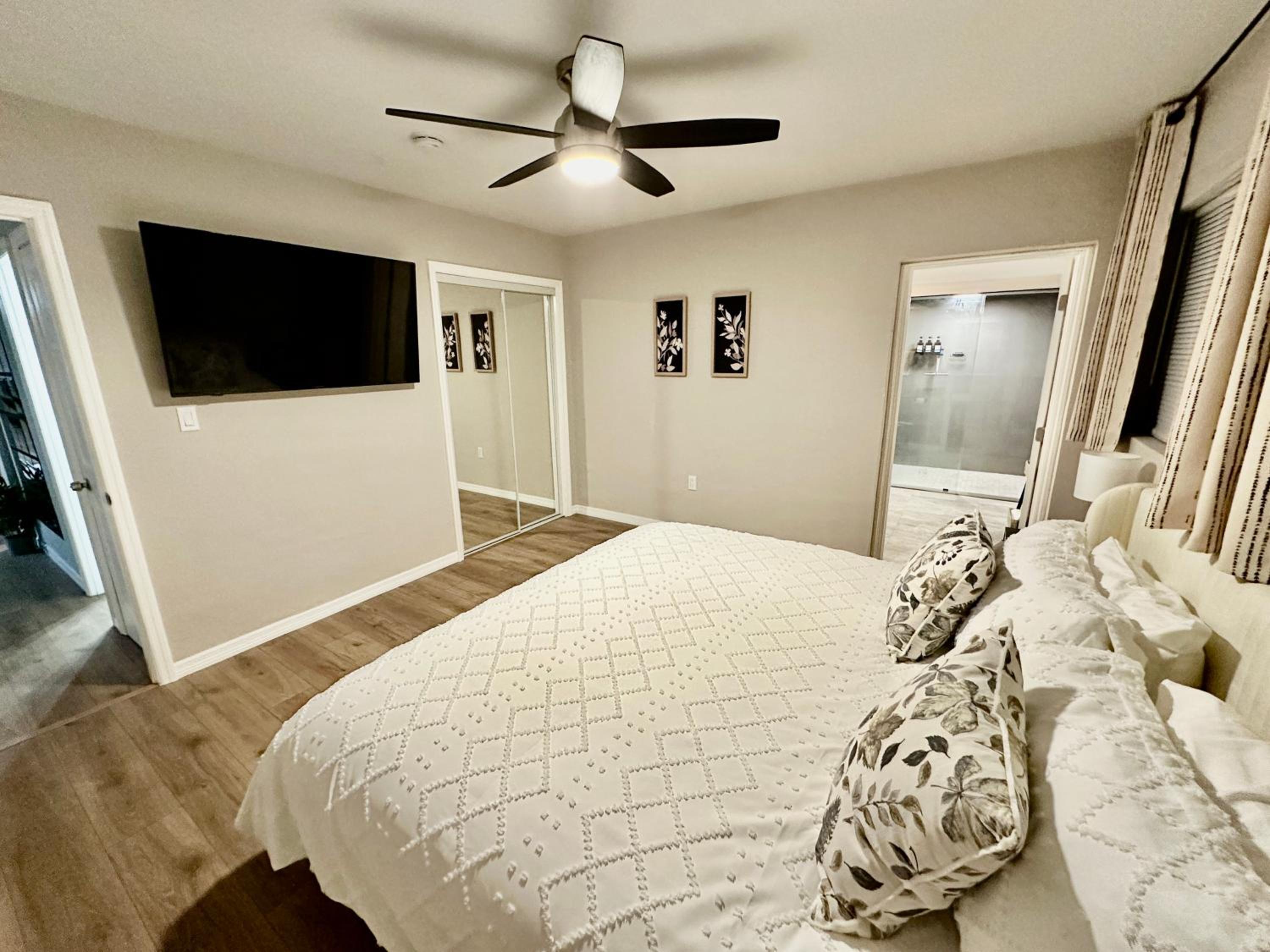 Siesta Beach Getaway - Minutes to Beach, Shops, Dining