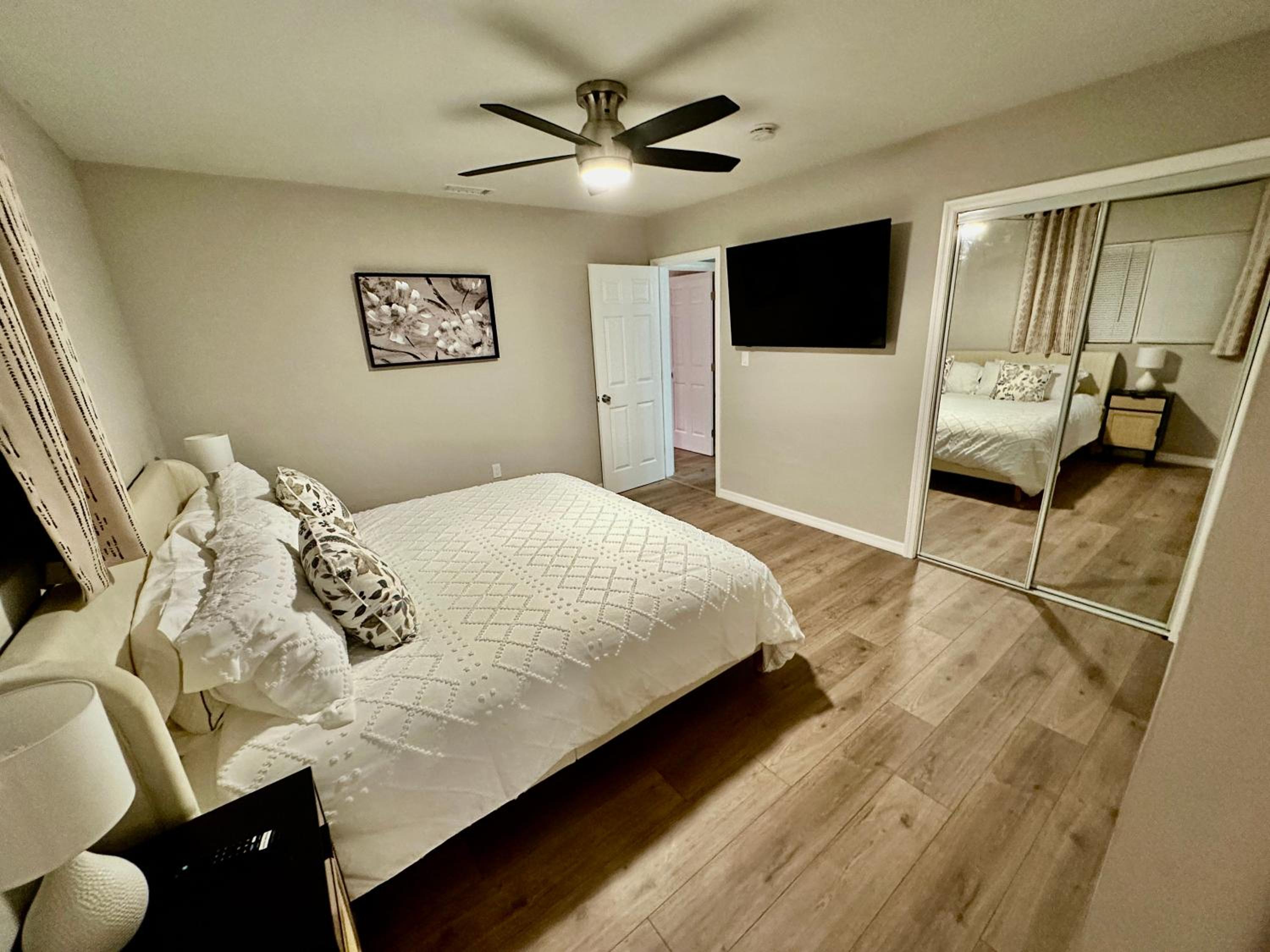 Siesta Beach Getaway - Minutes to Beach, Shops, Dining