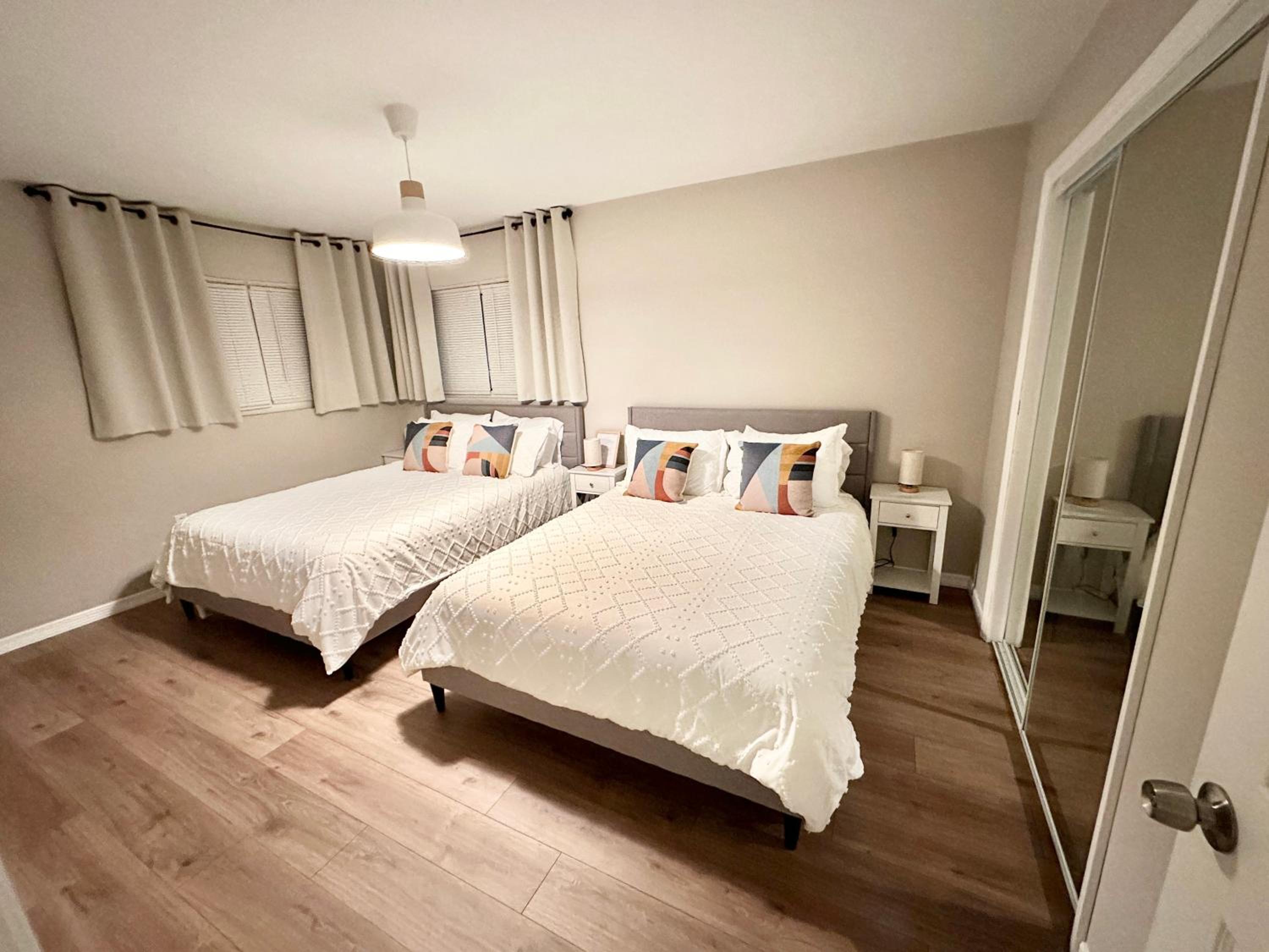 Siesta Beach Getaway - Minutes to Beach, Shops, Dining