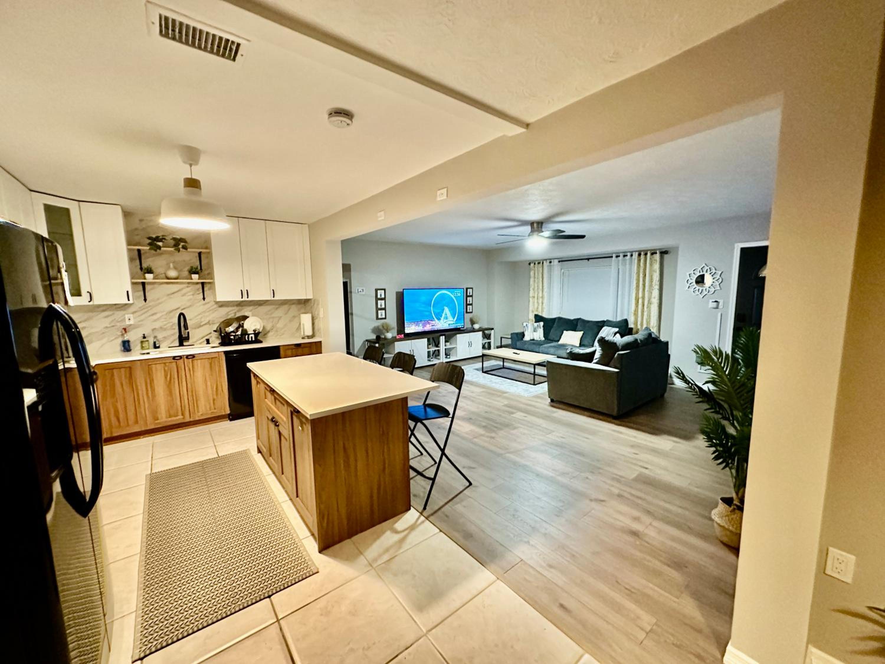 Siesta Beach Getaway - Minutes to Beach, Shops, Dining