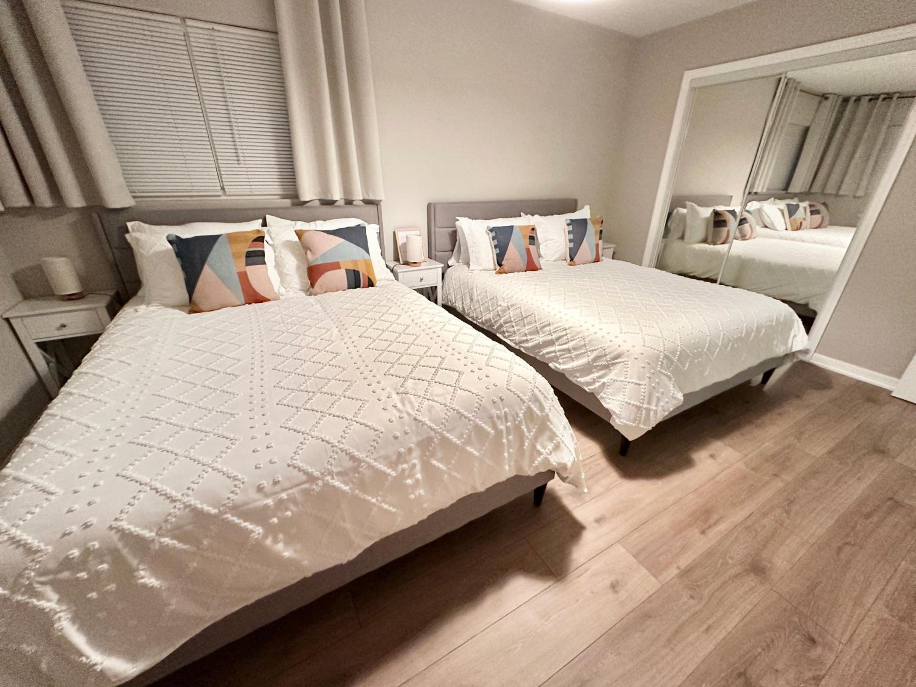 Siesta Beach Getaway - Minutes to Beach, Shops, Dining