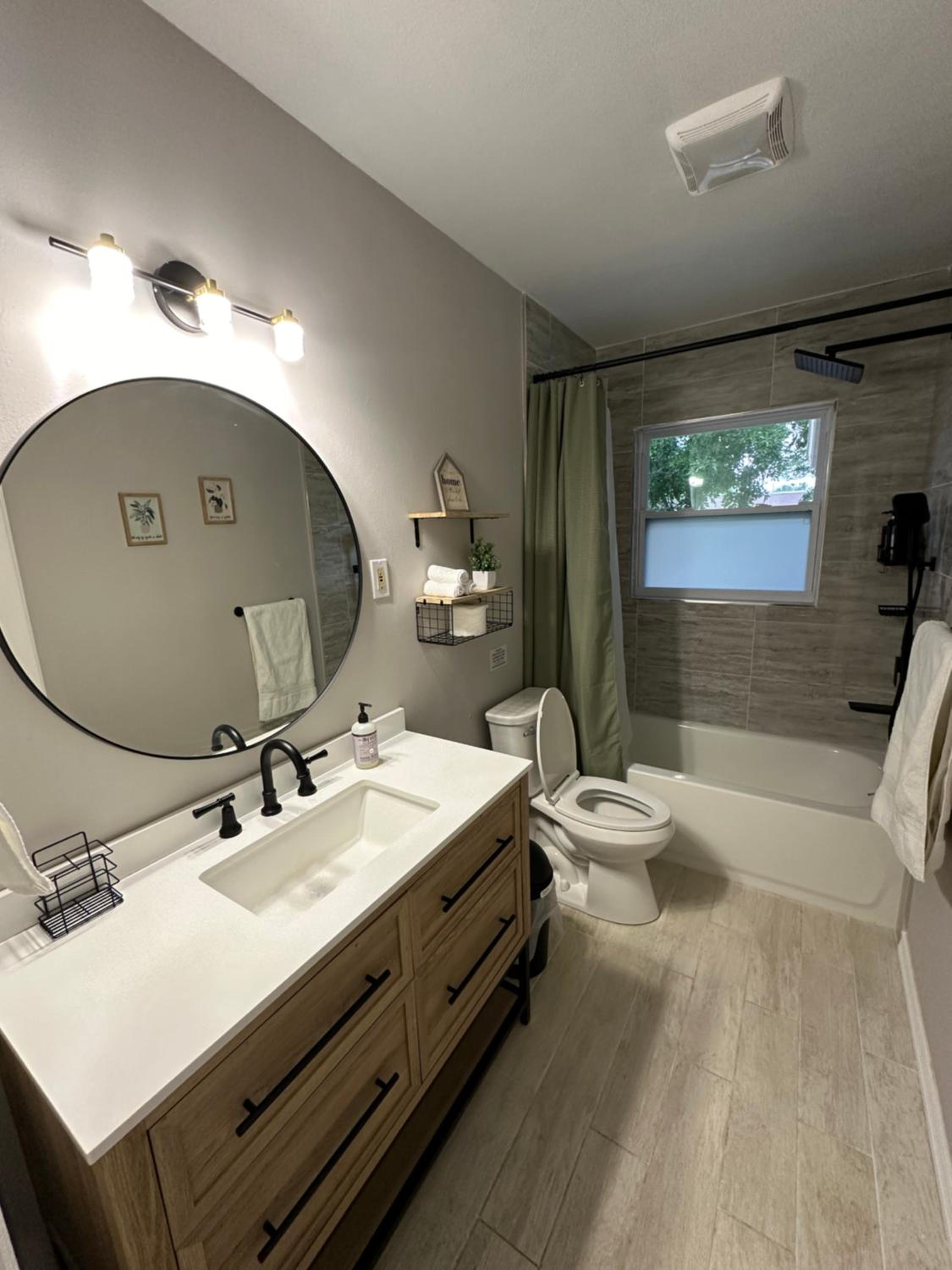Siesta Beach Getaway - Minutes to Beach, Shops, Dining