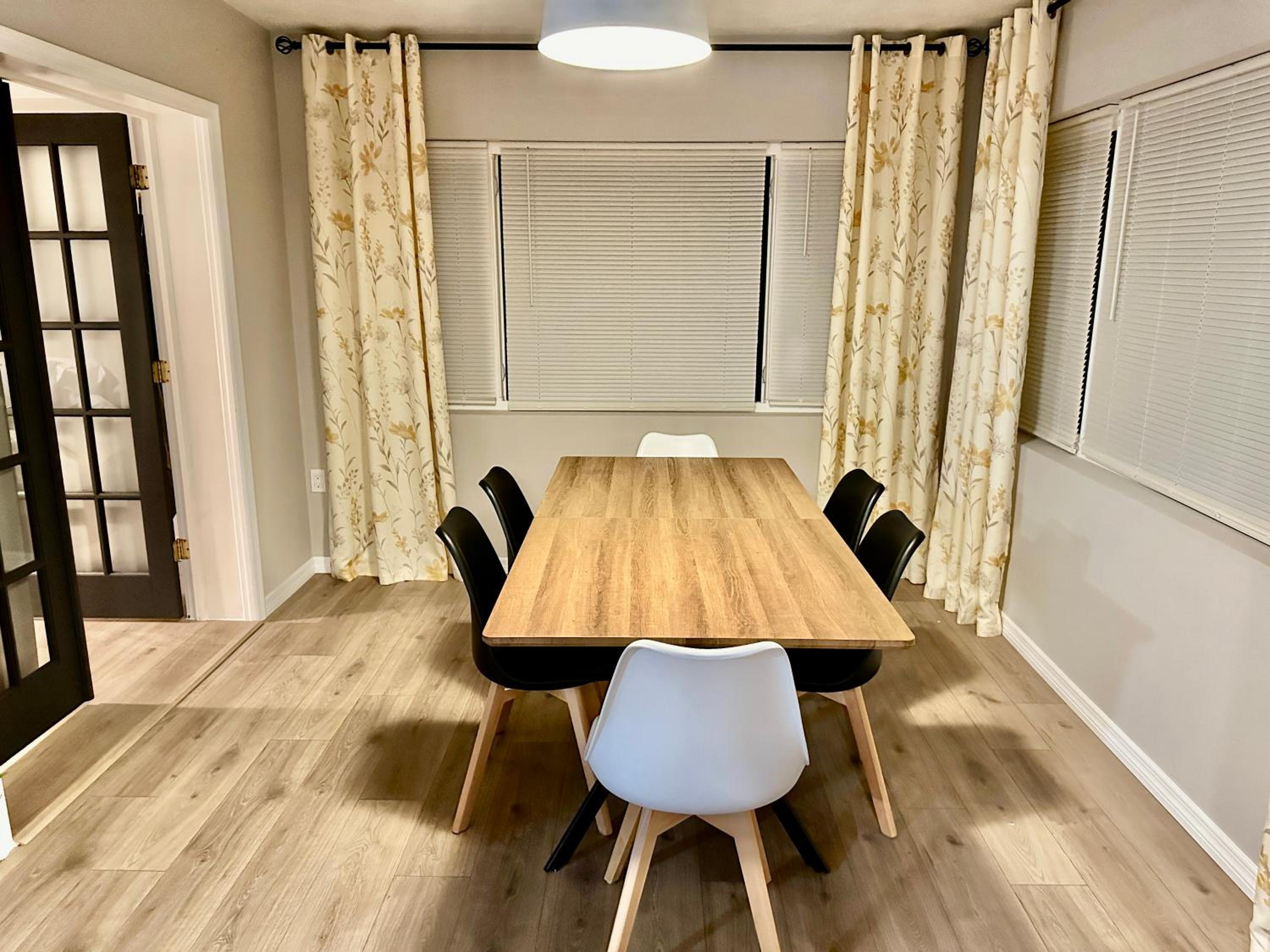 Siesta Beach Getaway - Minutes to Beach, Shops, Dining
