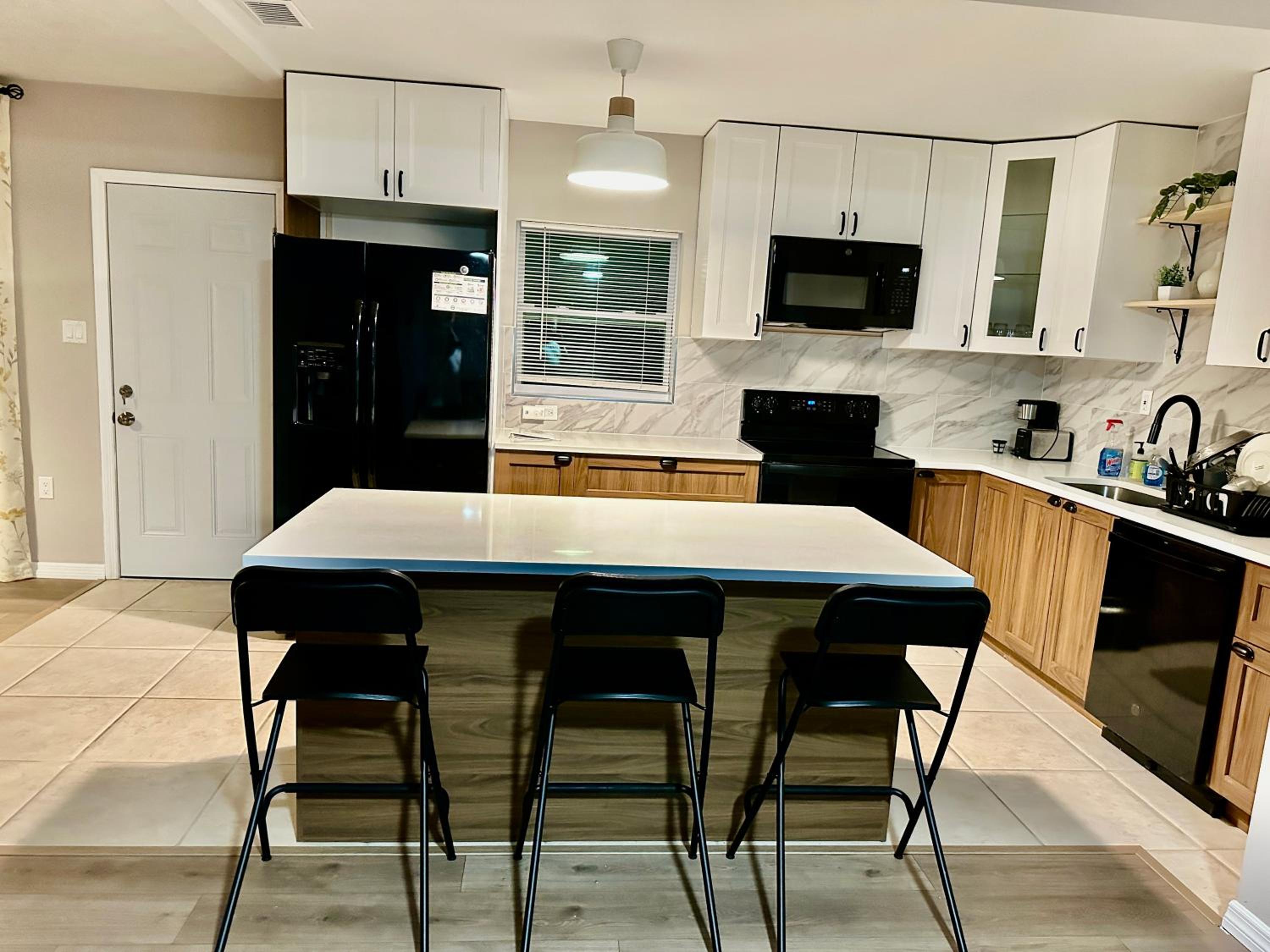 Siesta Beach Getaway - Minutes to Beach, Shops, Dining