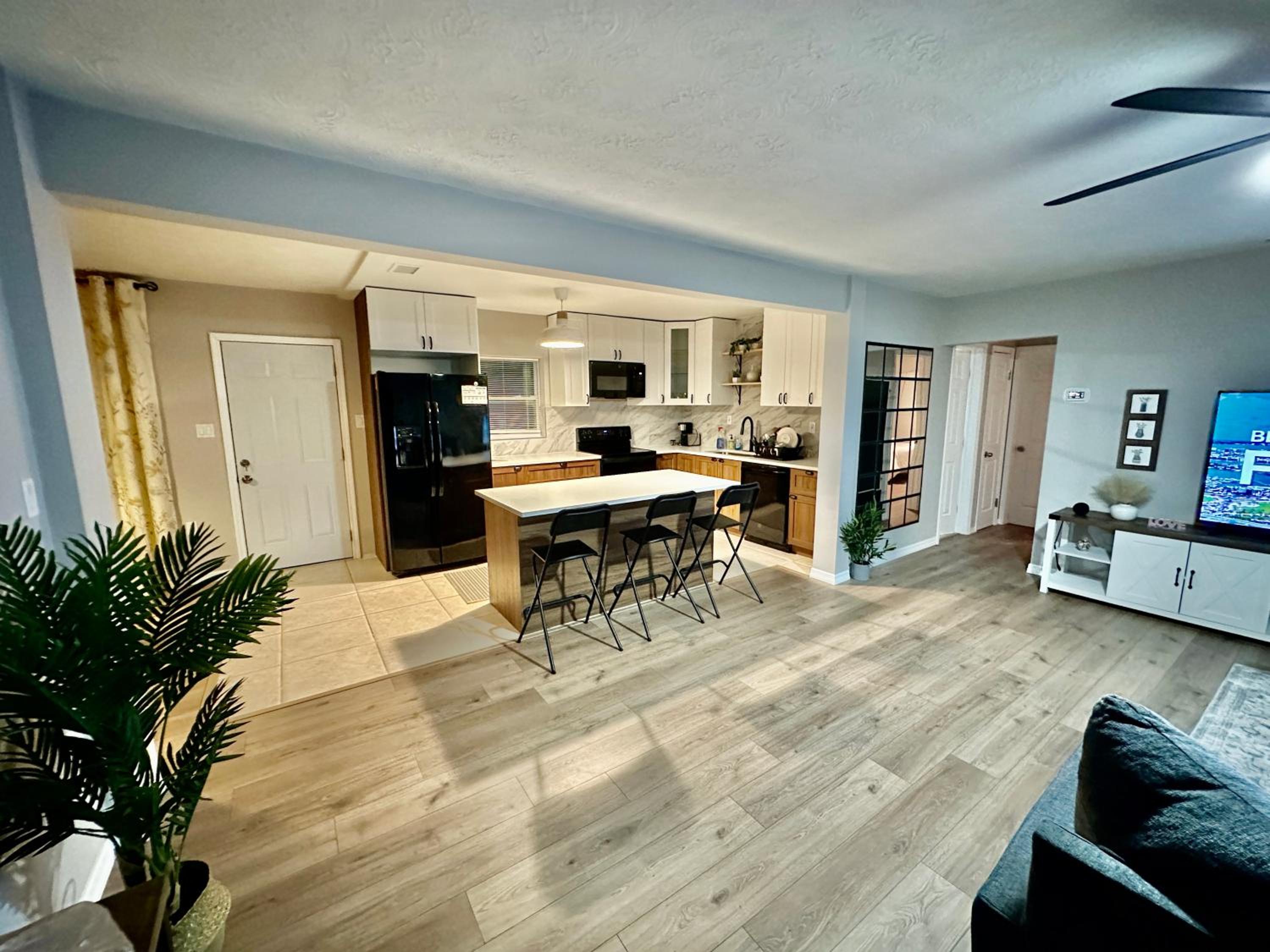 Siesta Beach Getaway - Minutes to Beach, Shops, Dining
