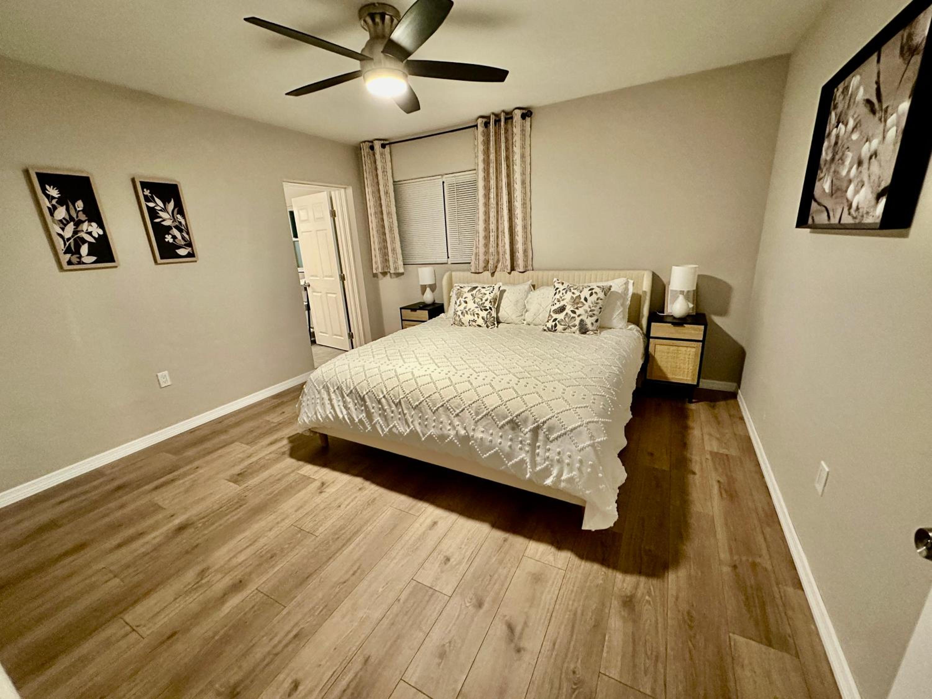 Siesta Beach Getaway - Minutes to Beach, Shops, Dining