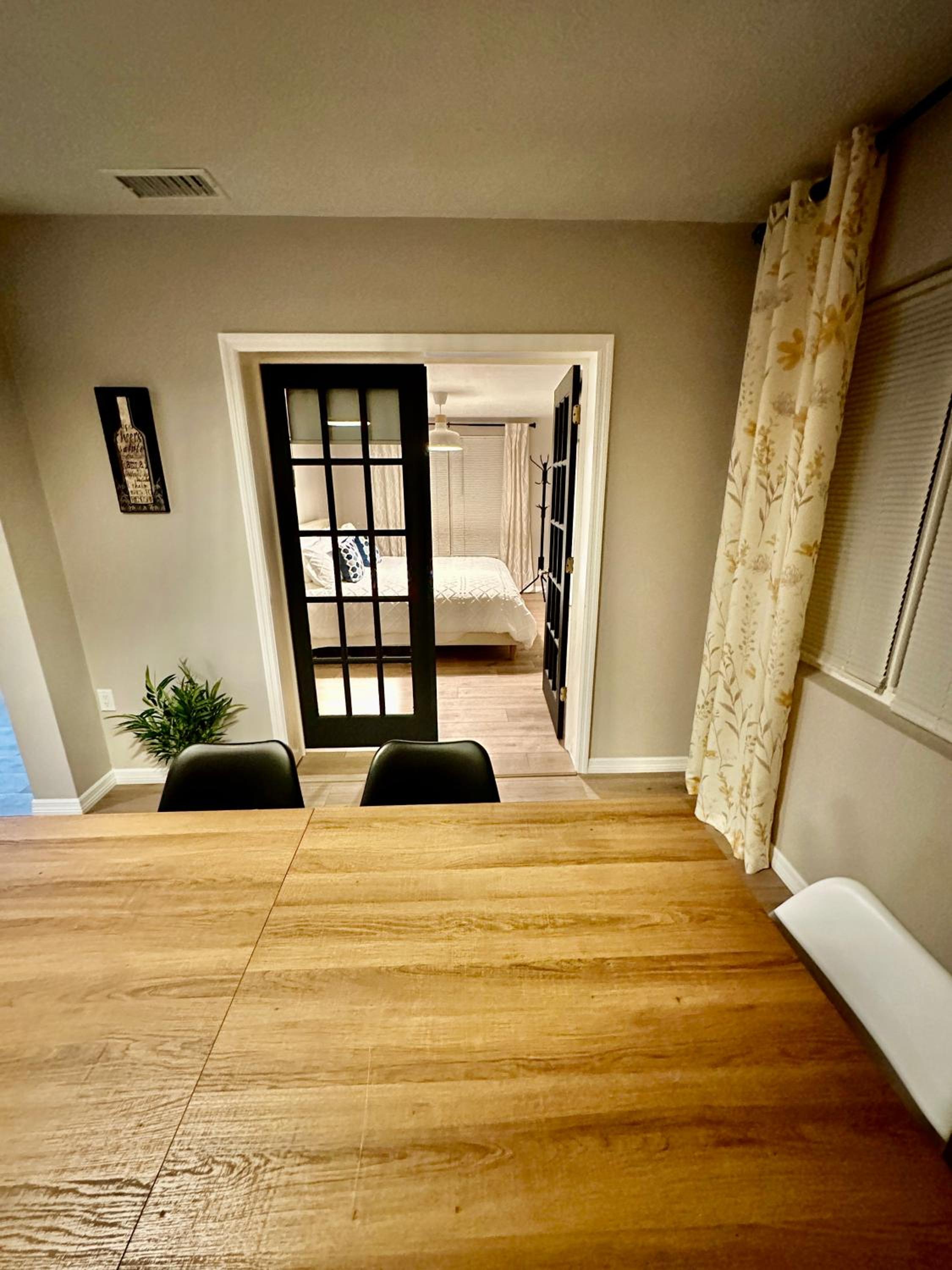Siesta Beach Getaway - Minutes to Beach, Shops, Dining