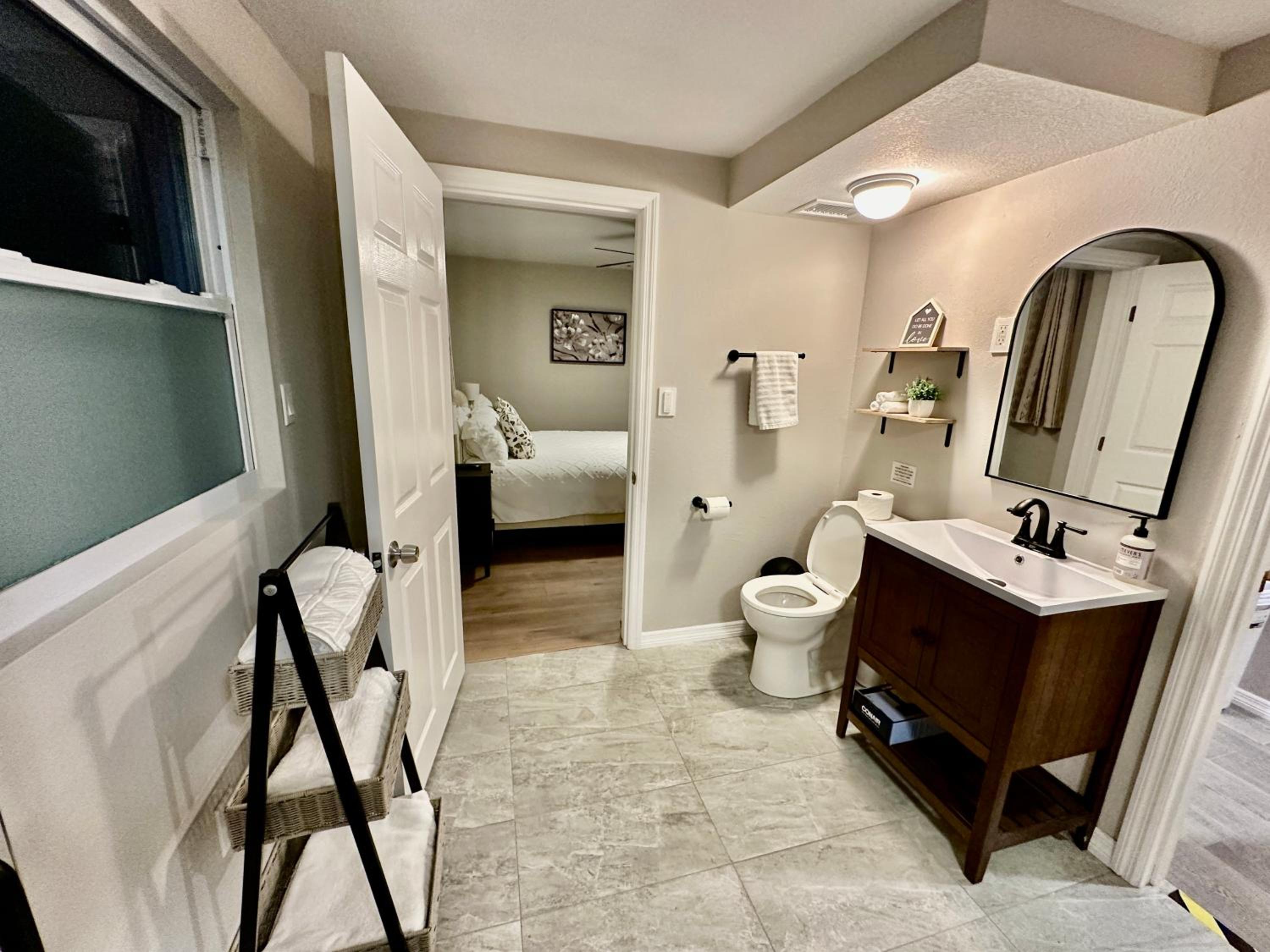 Siesta Beach Getaway - Minutes to Beach, Shops, Dining