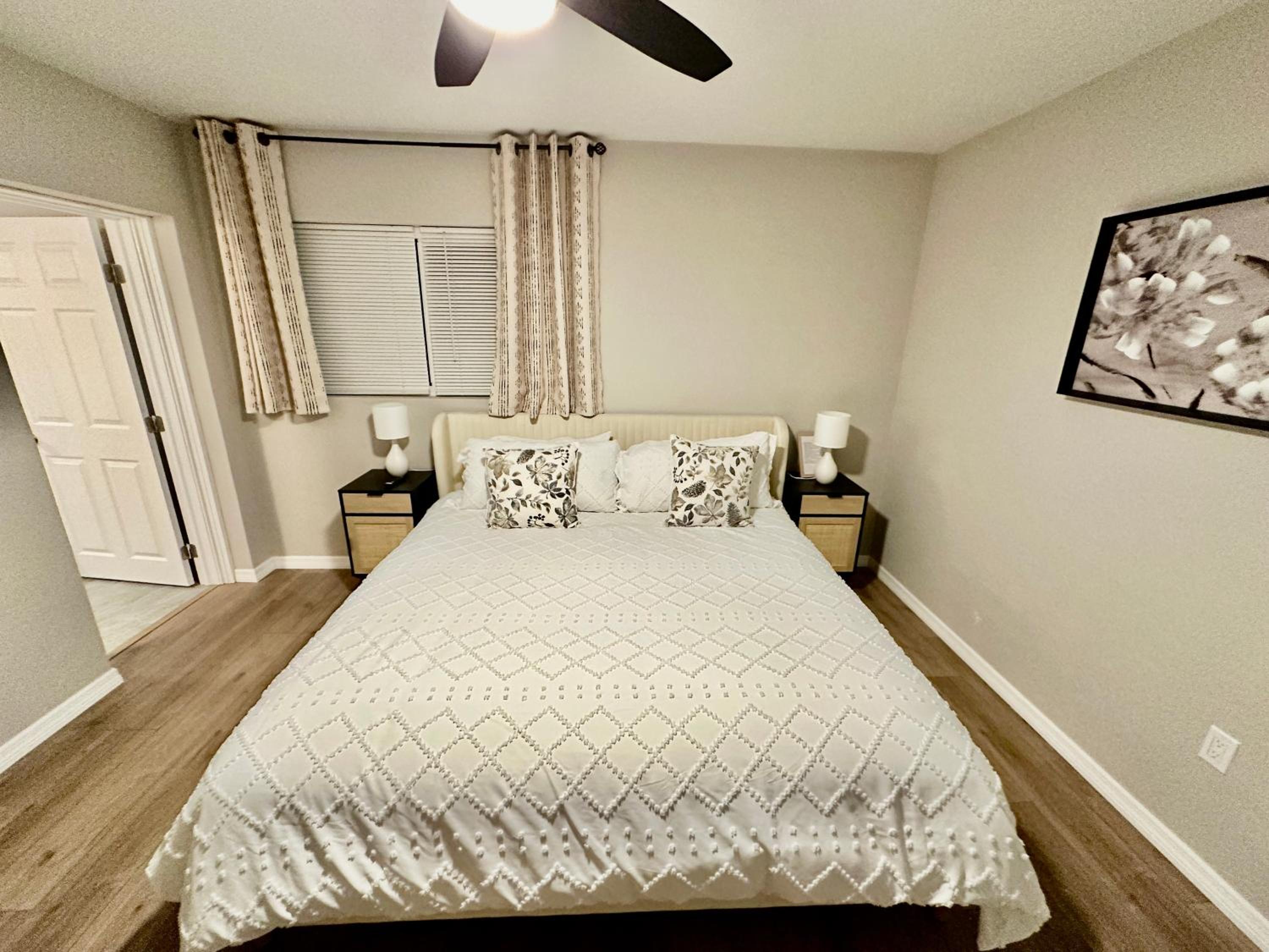 Siesta Beach Getaway - Minutes to Beach, Shops, Dining
