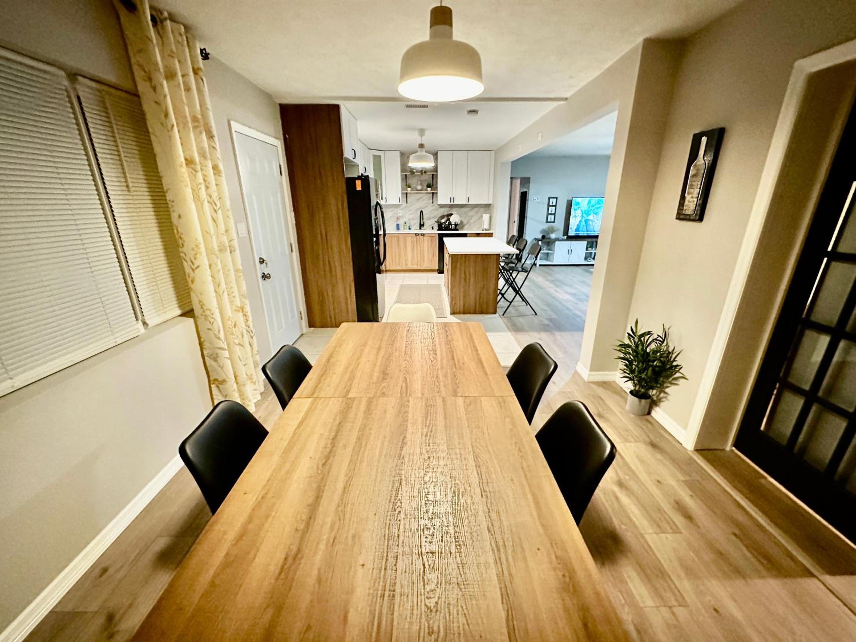 Siesta Beach Getaway - Minutes to Beach, Shops, Dining