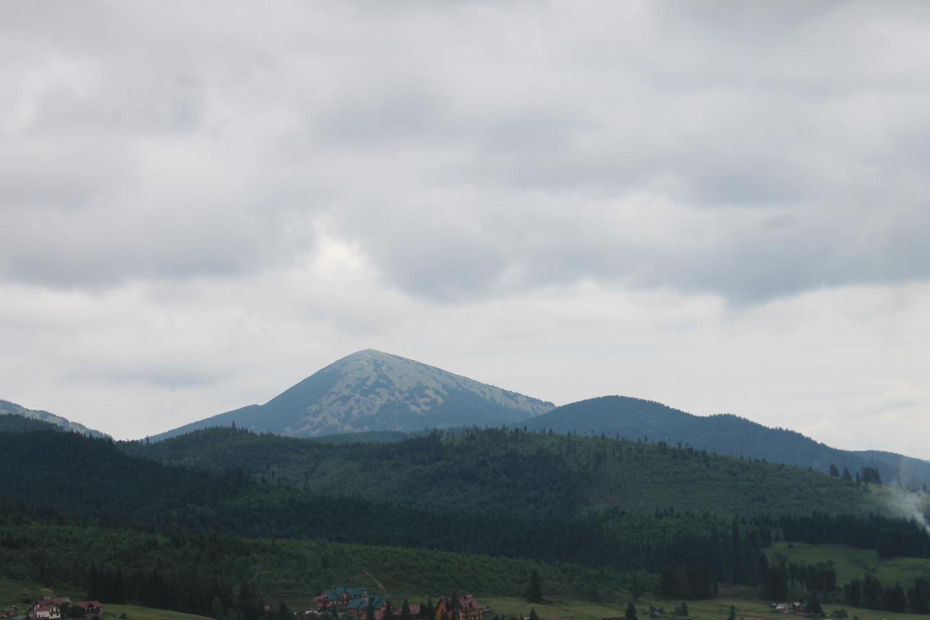 Cottage u Yaremy Mykulychyn view 4
