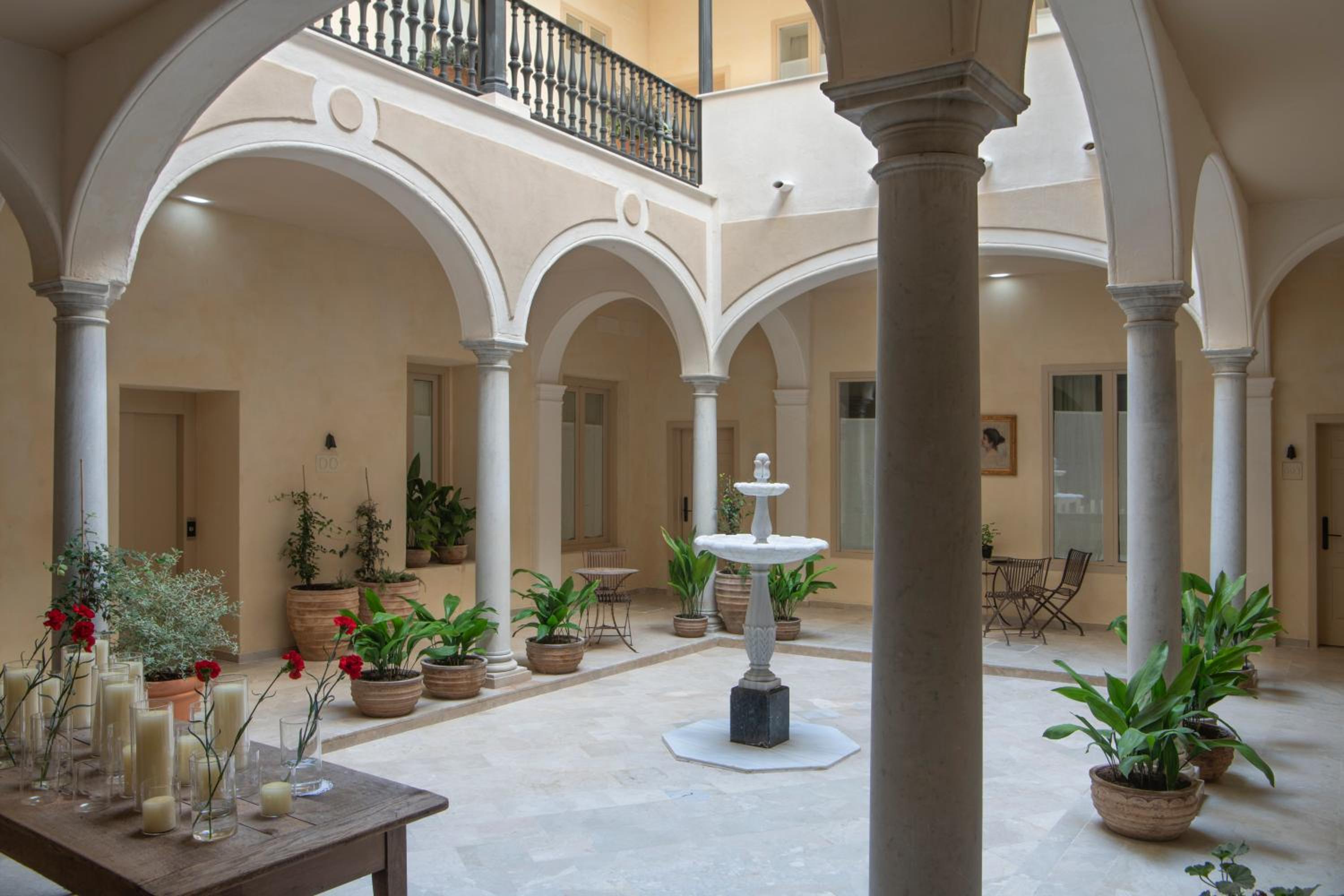 Raíces Alameda Casa Palacio