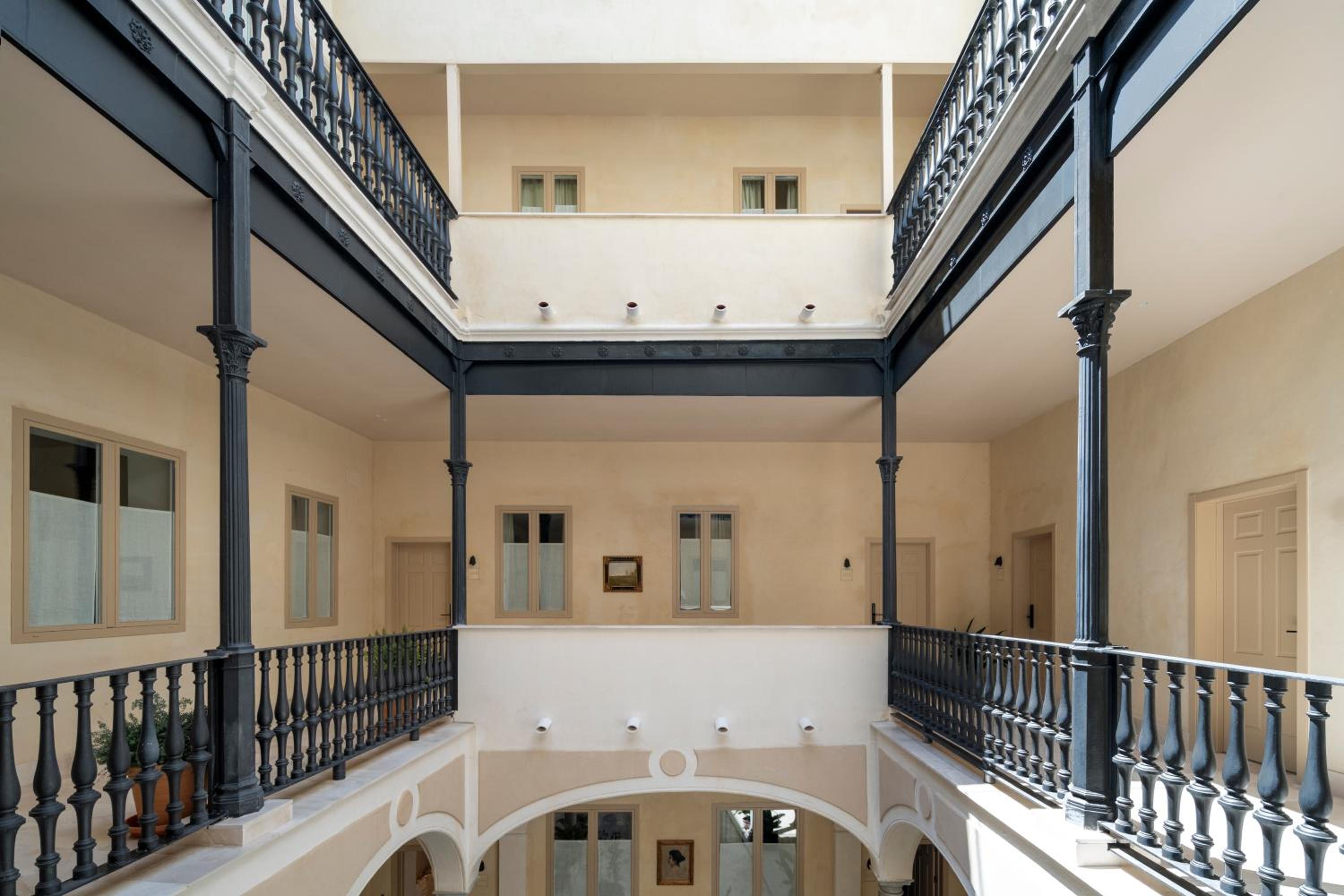 Raíces Alameda Casa Palacio