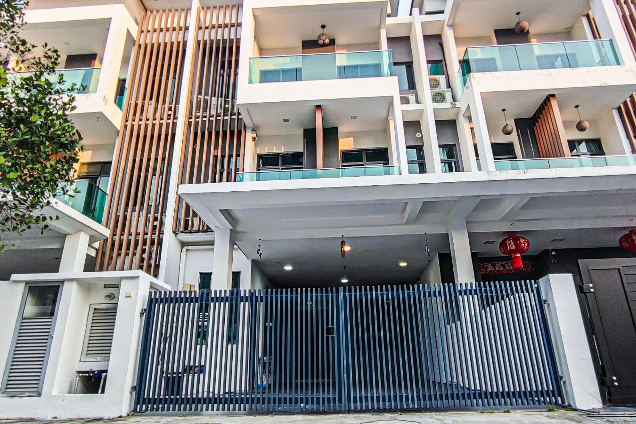 Retro Private Pool Villa at Puchong by HCK