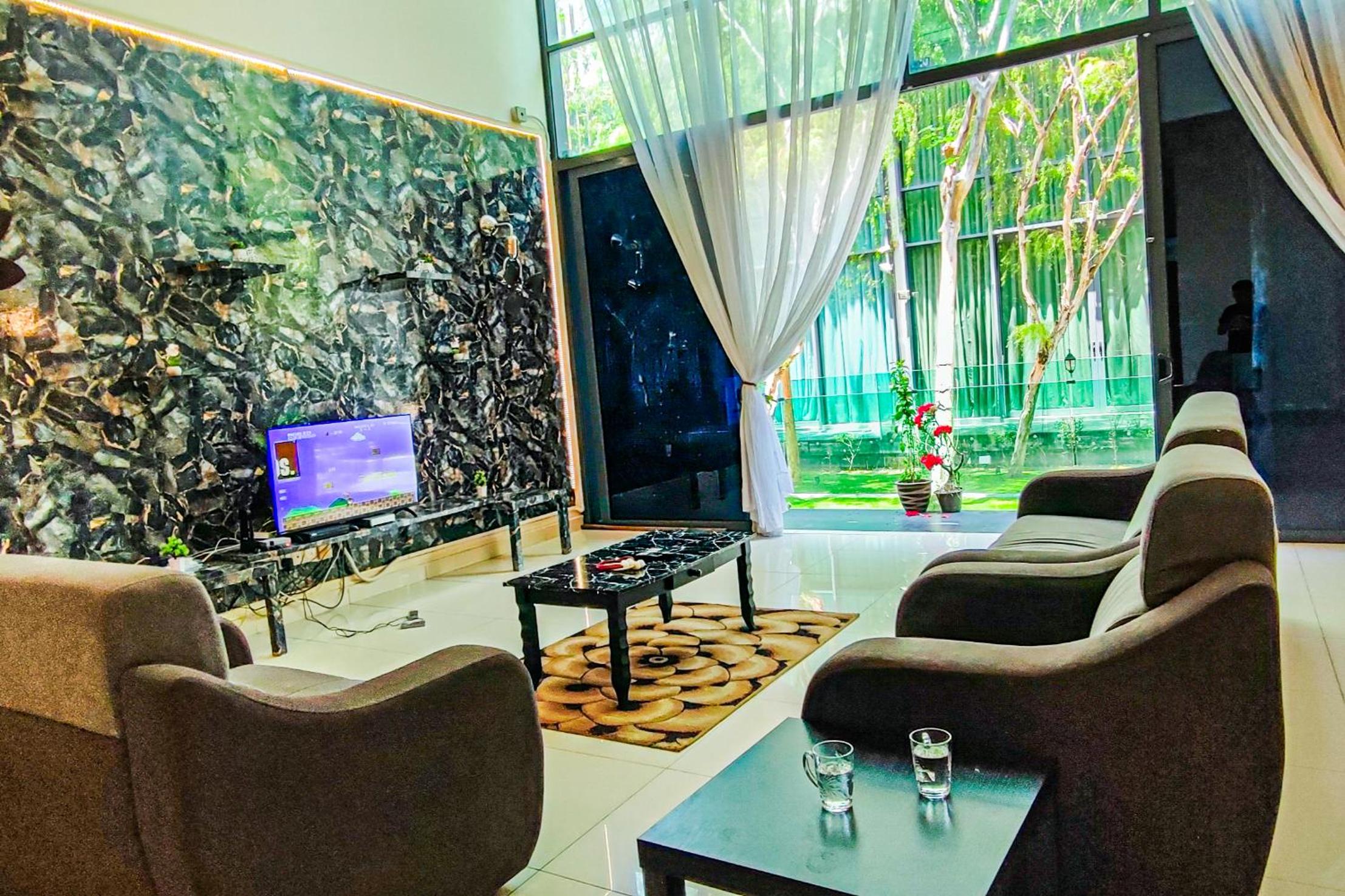 Retro Private Pool Villa at Puchong by HCK