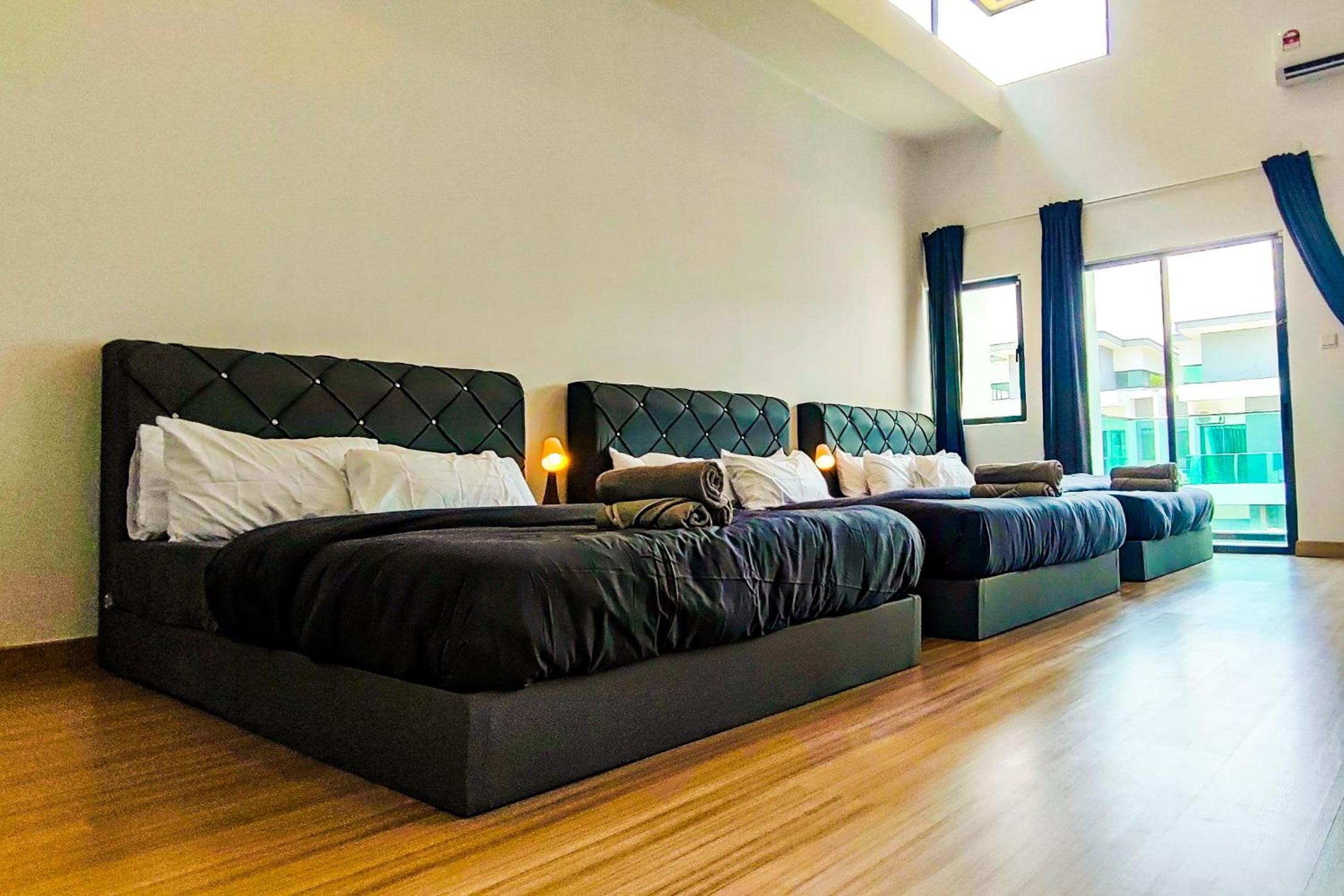 Retro Private Pool Villa at Puchong by HCK