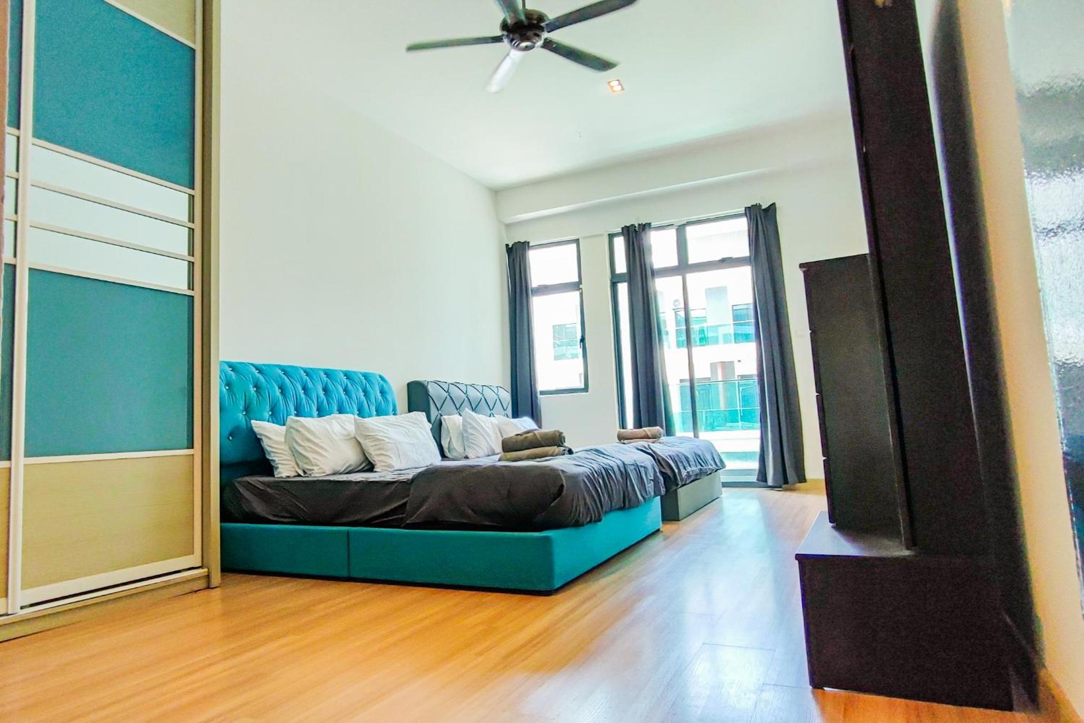Retro Private Pool Villa at Puchong by HCK