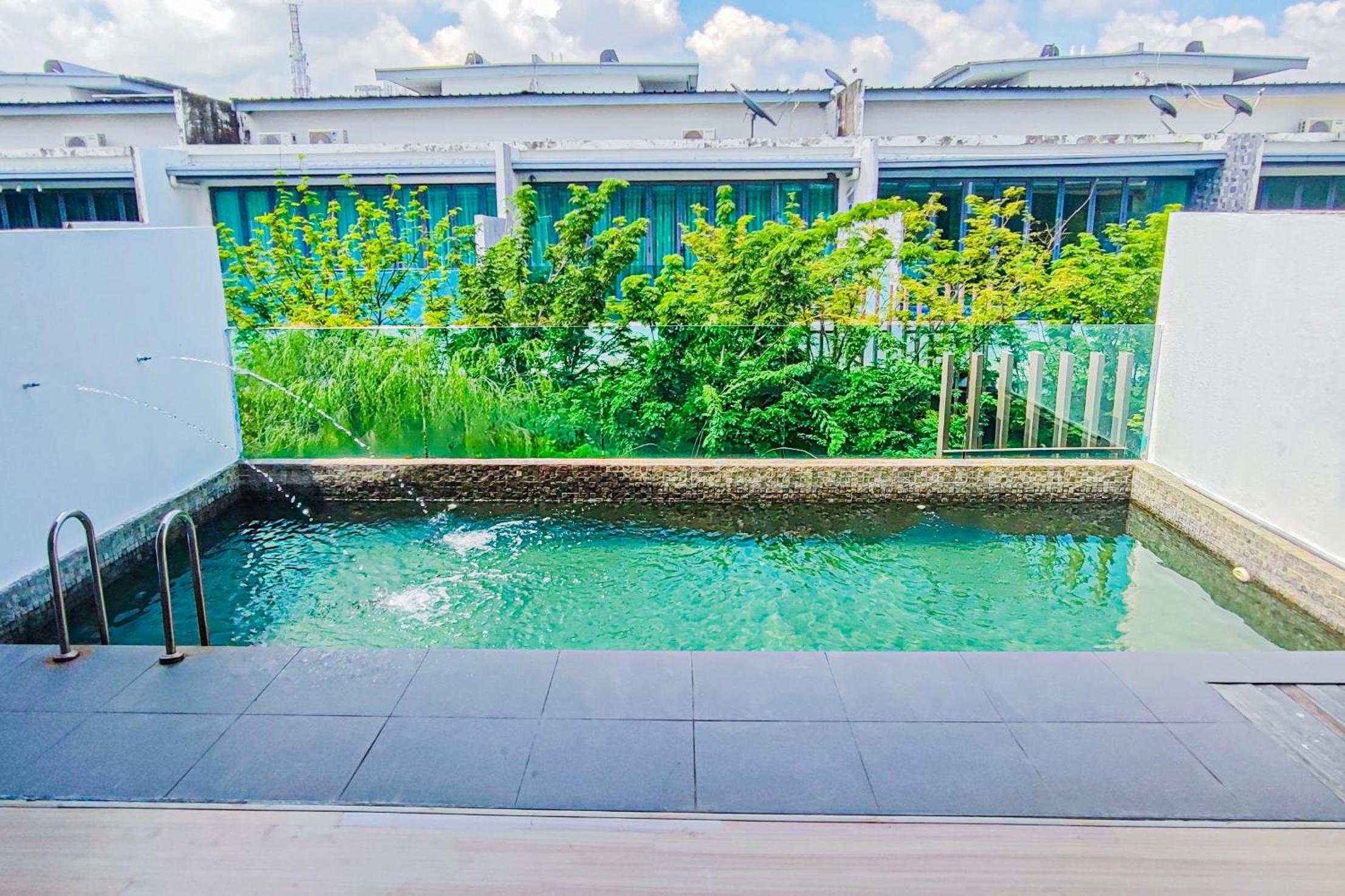 Retro Private Pool Villa at Puchong by HCK