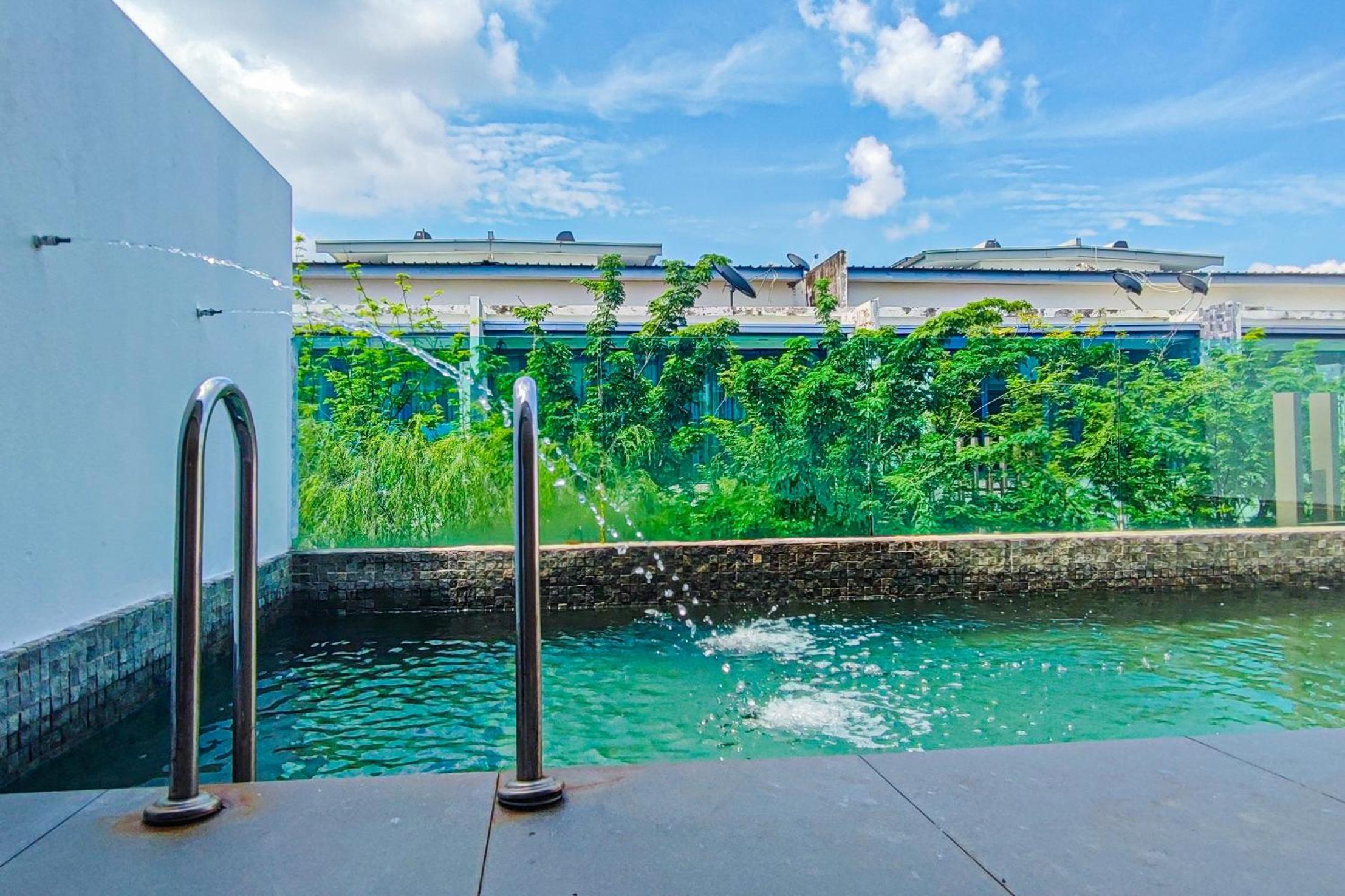 Retro Private Pool Villa at Puchong by HCK