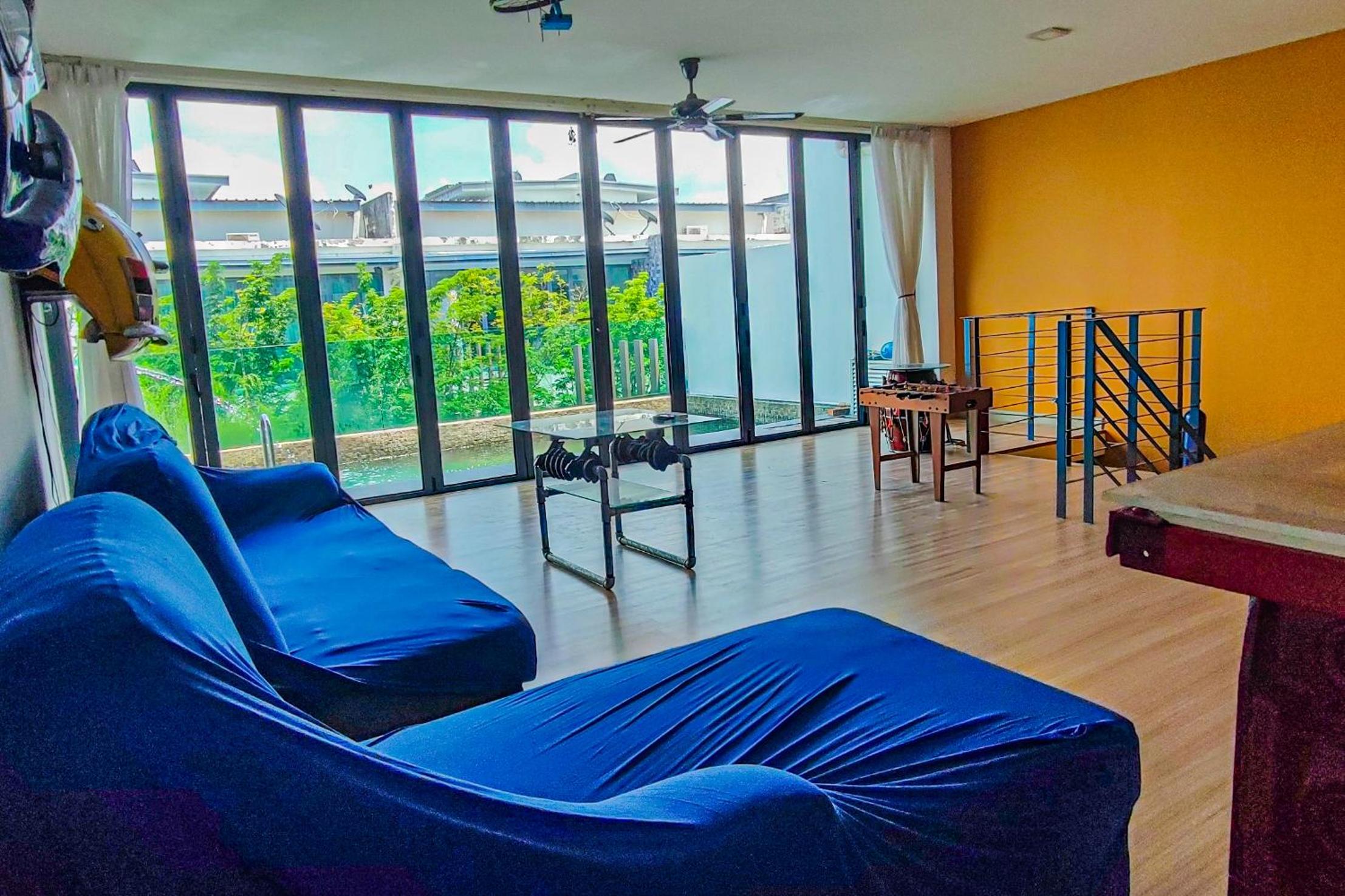 Retro Private Pool Villa at Puchong by HCK