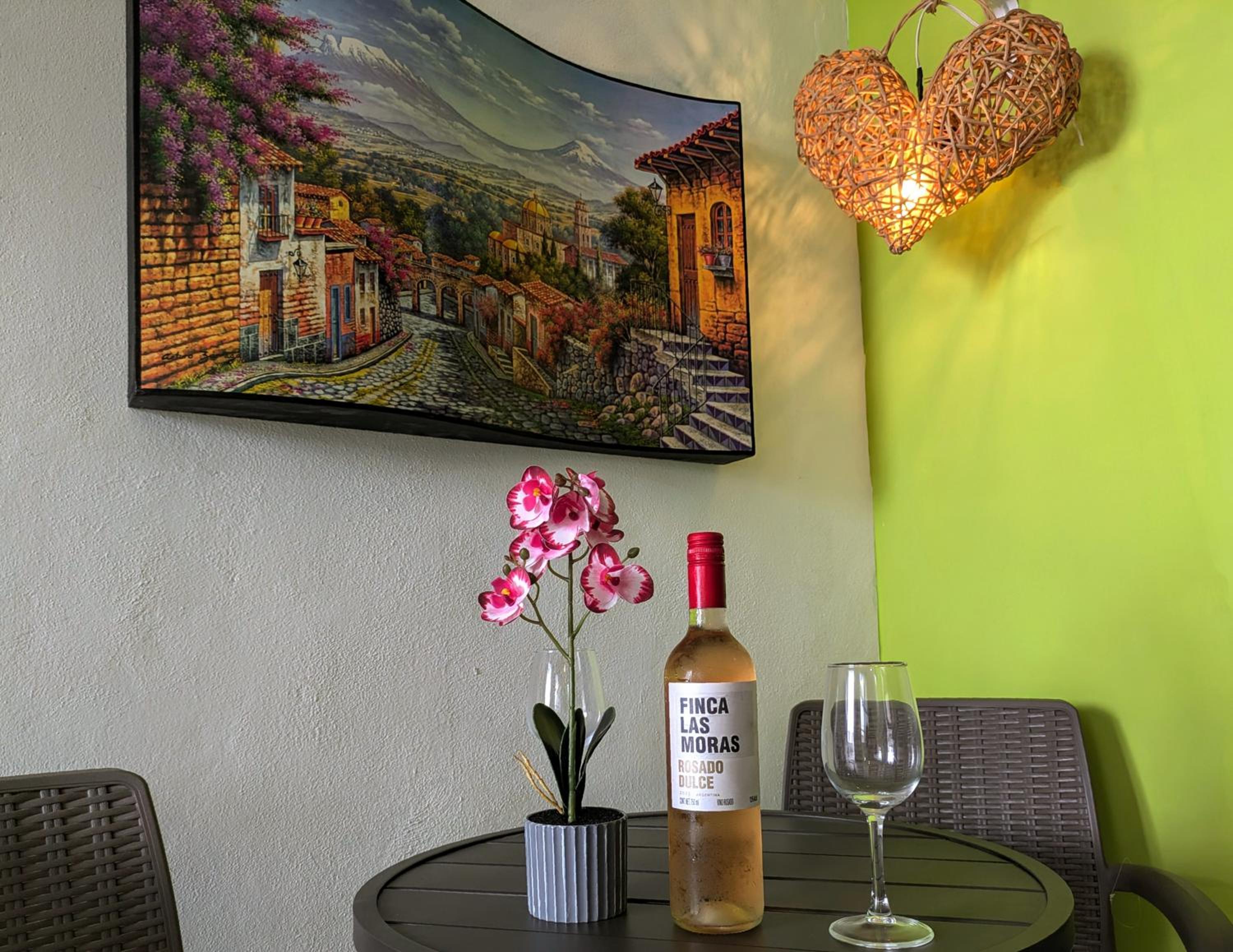 Family Escape 2 Private Apartments Sleeps 8 500m Beach Kitchen AC Value Stay Top Rated Host 1B4A