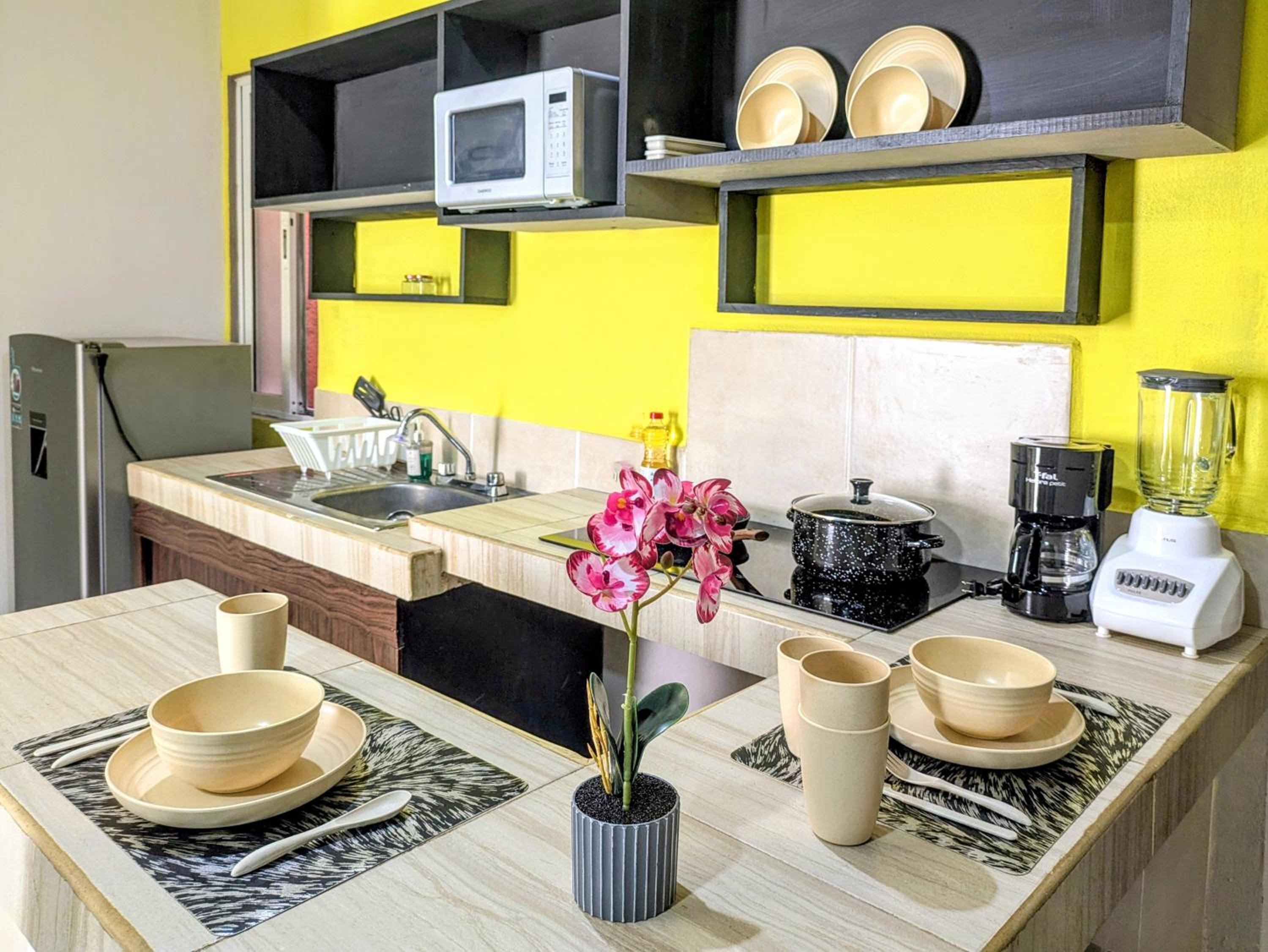 2 Spacious Suites King Beds Sleep 8 500m Kid Friendly Beach Kitchen AC Fast WiFi 3B4B