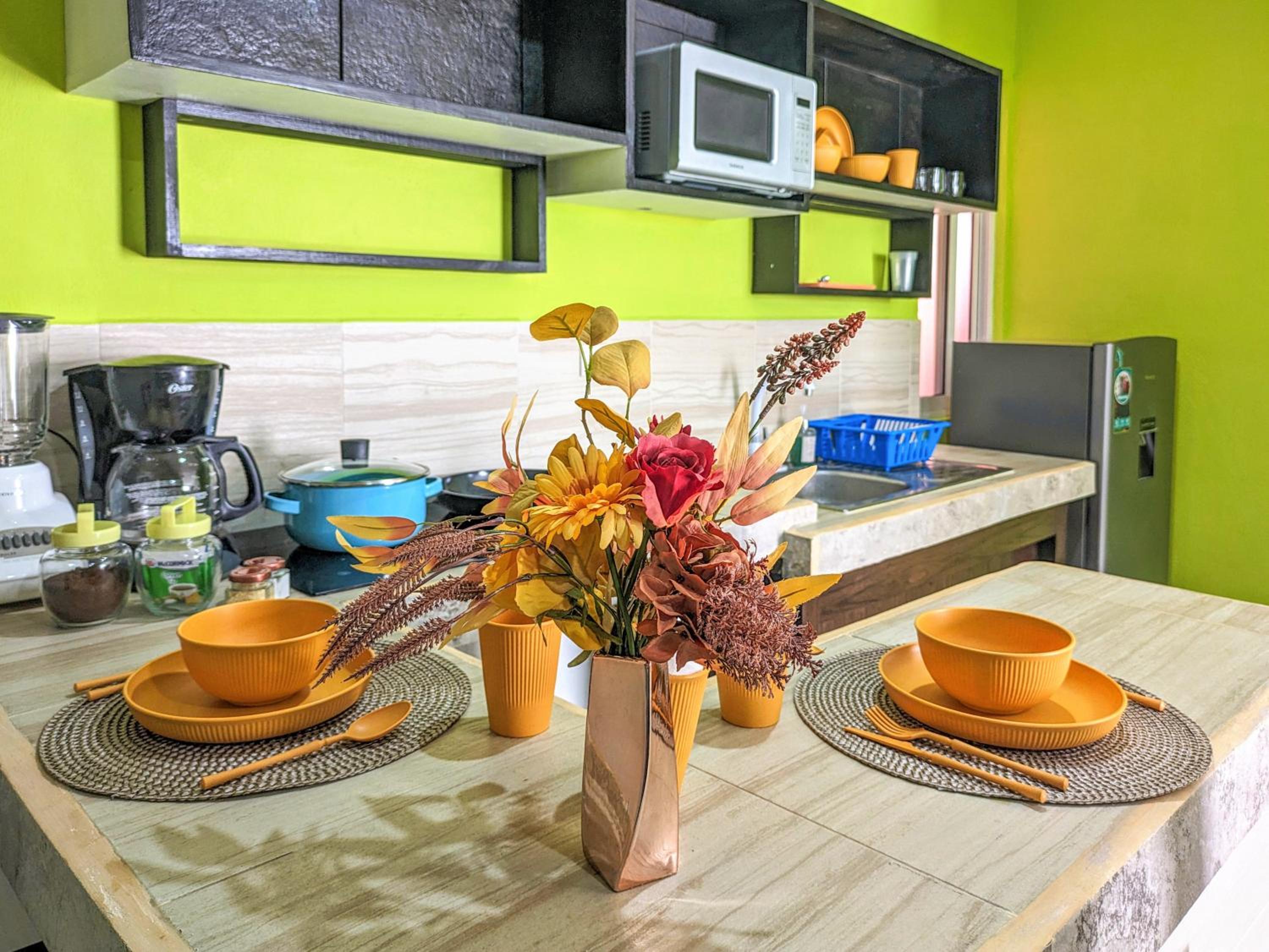 2 Spacious Suites King Beds Sleep 8 500m Kid Friendly Beach Kitchen AC Fast WiFi 3B4B