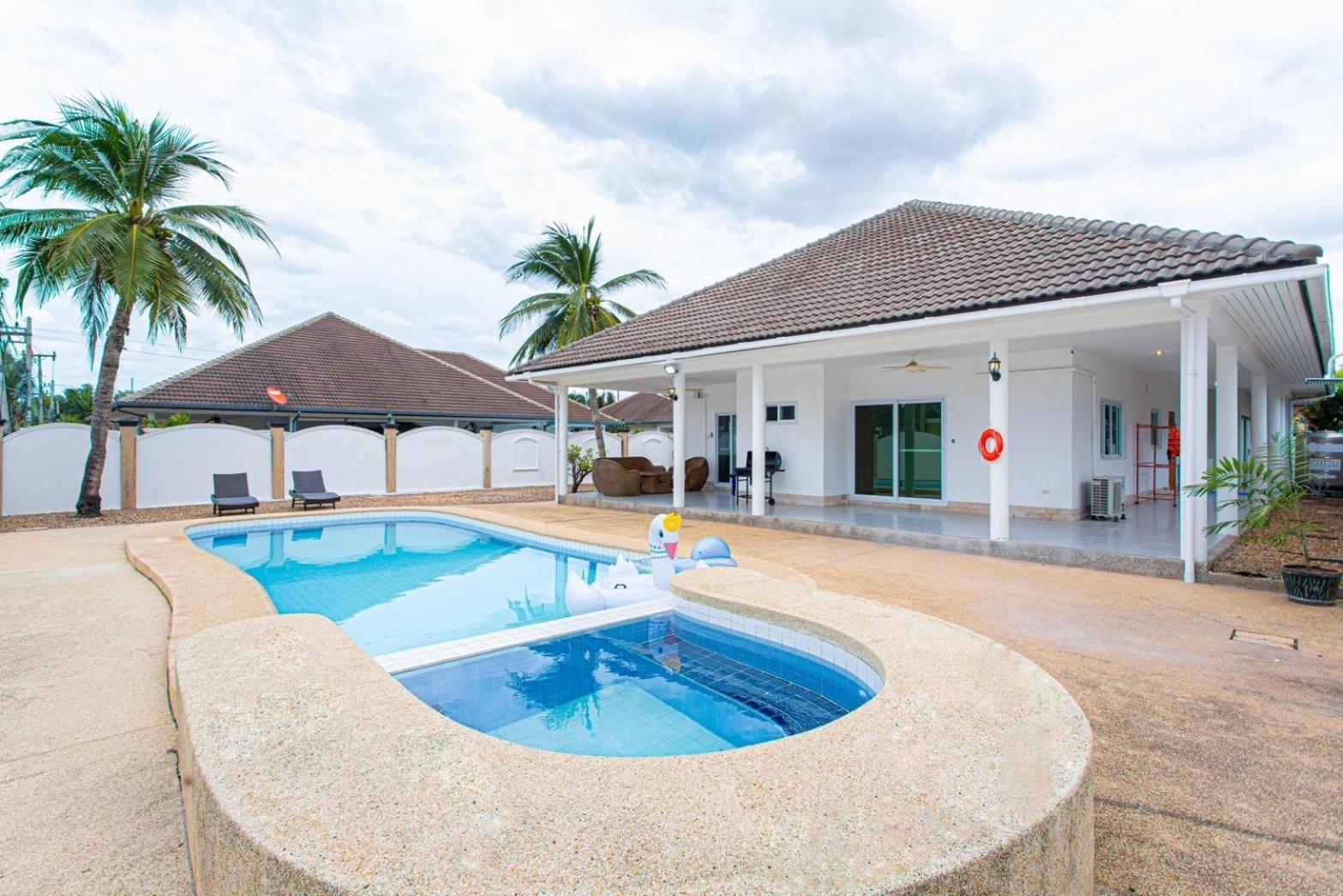 D2 Pool Villa