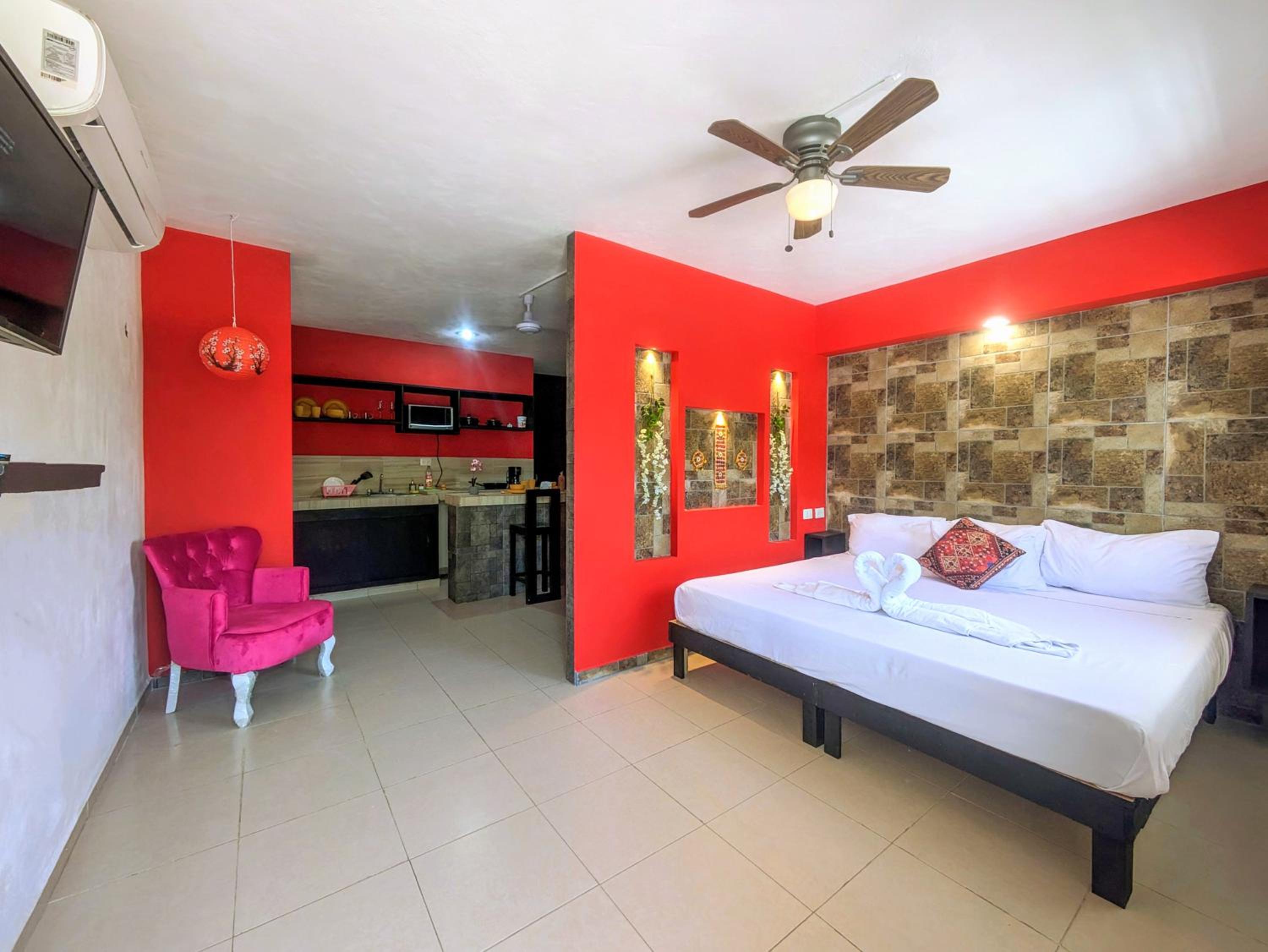 Spacious Family Stay Two Private Apartments 5 Minute Walk to Beach Sleeps 8 Top Rated Host 5B6B