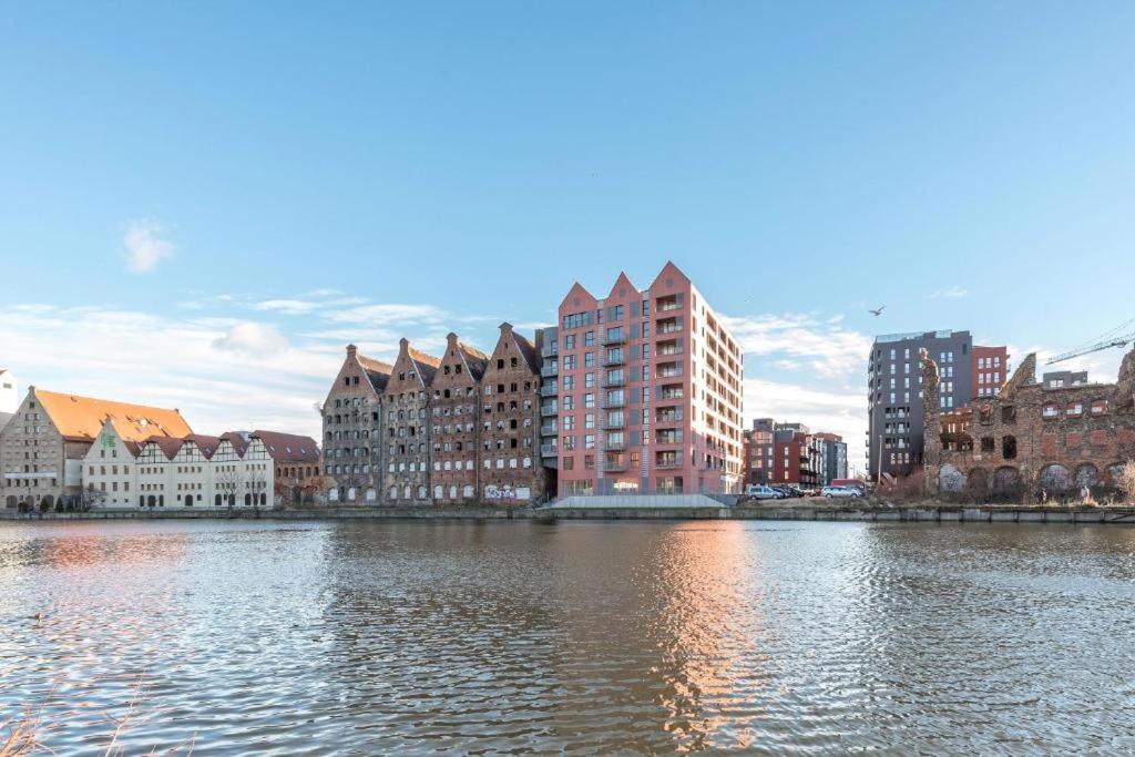 Waterlane Island - Riverview Pool, SPA & Gym by Downtown Apartments