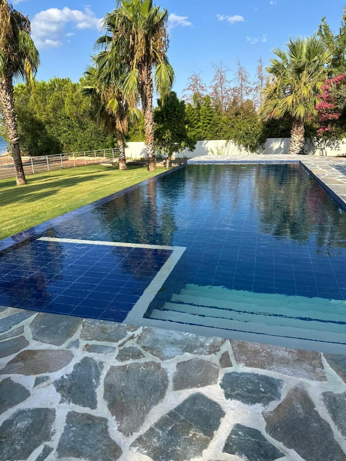 Evia Palm Beach Villa