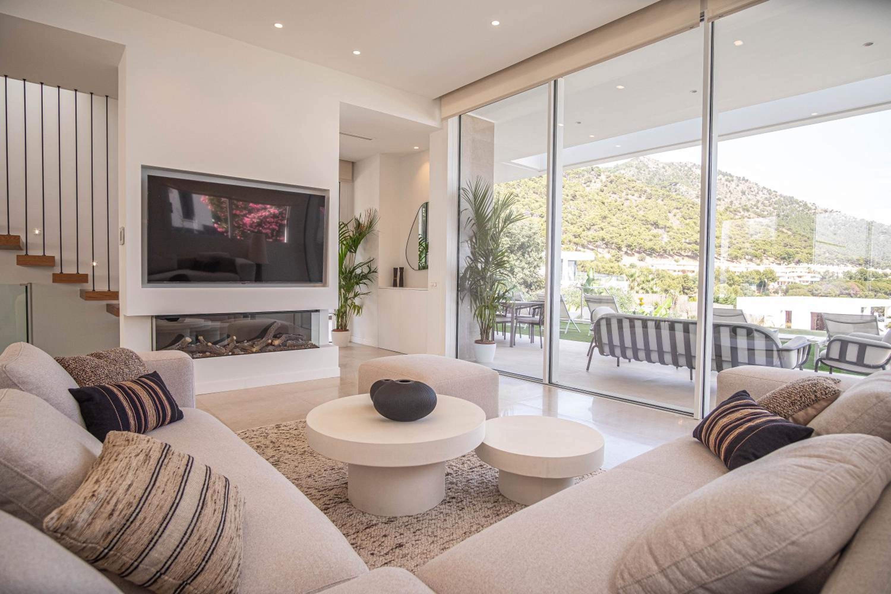 Luxury Villa Sunset Hills by ELE Apartments