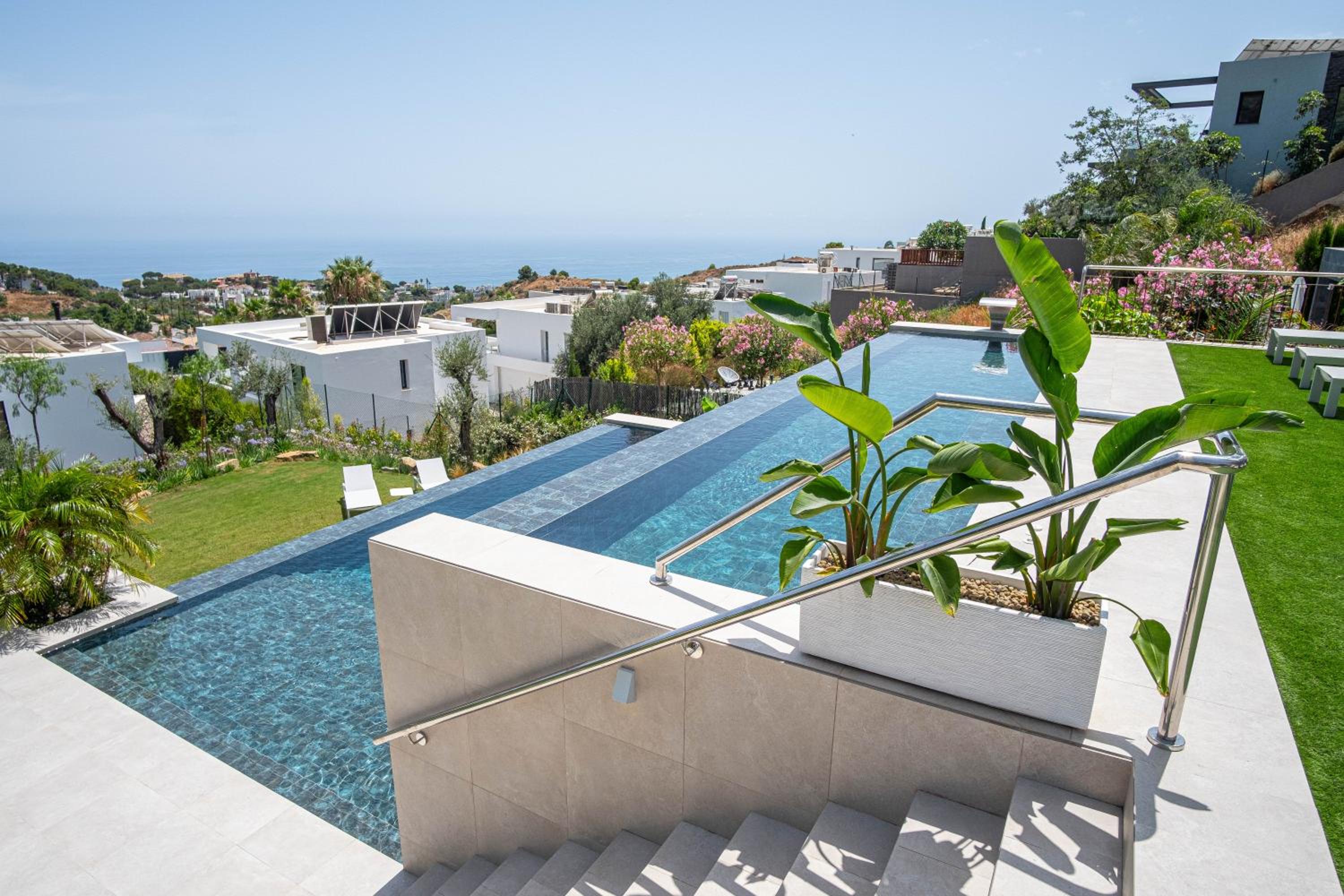 Luxury Villa Sunset Hills by ELE Apartments